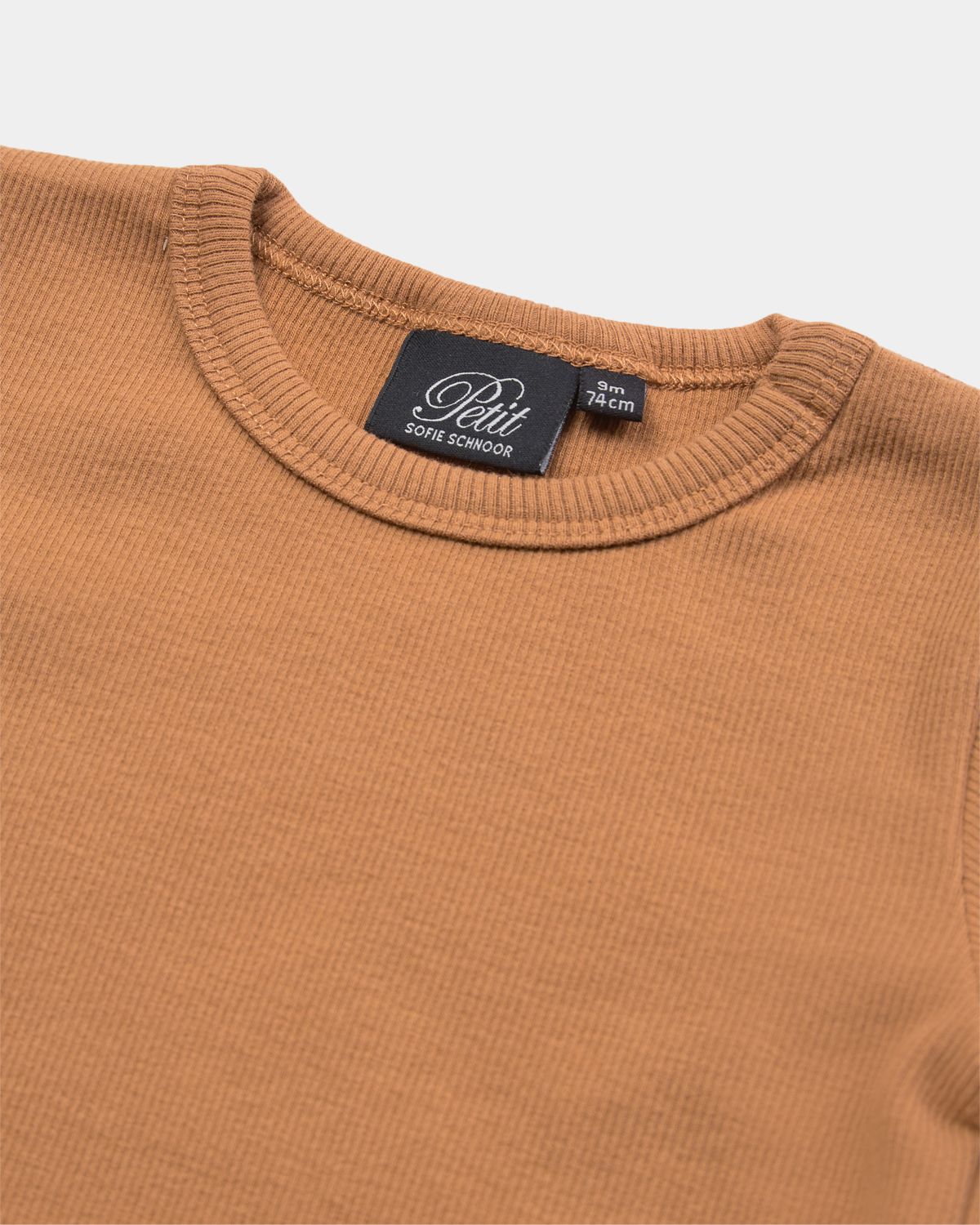 sofie-schnoor-arizonasb-pnos517-t-shirt-dusty-brown image 3