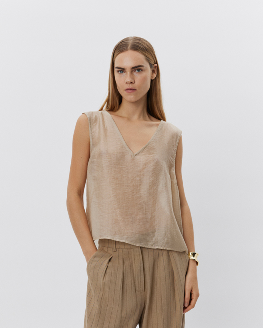sofie-schnoor-women-bonniesw-top-beige-lyocell-v-ausschnitt image 2