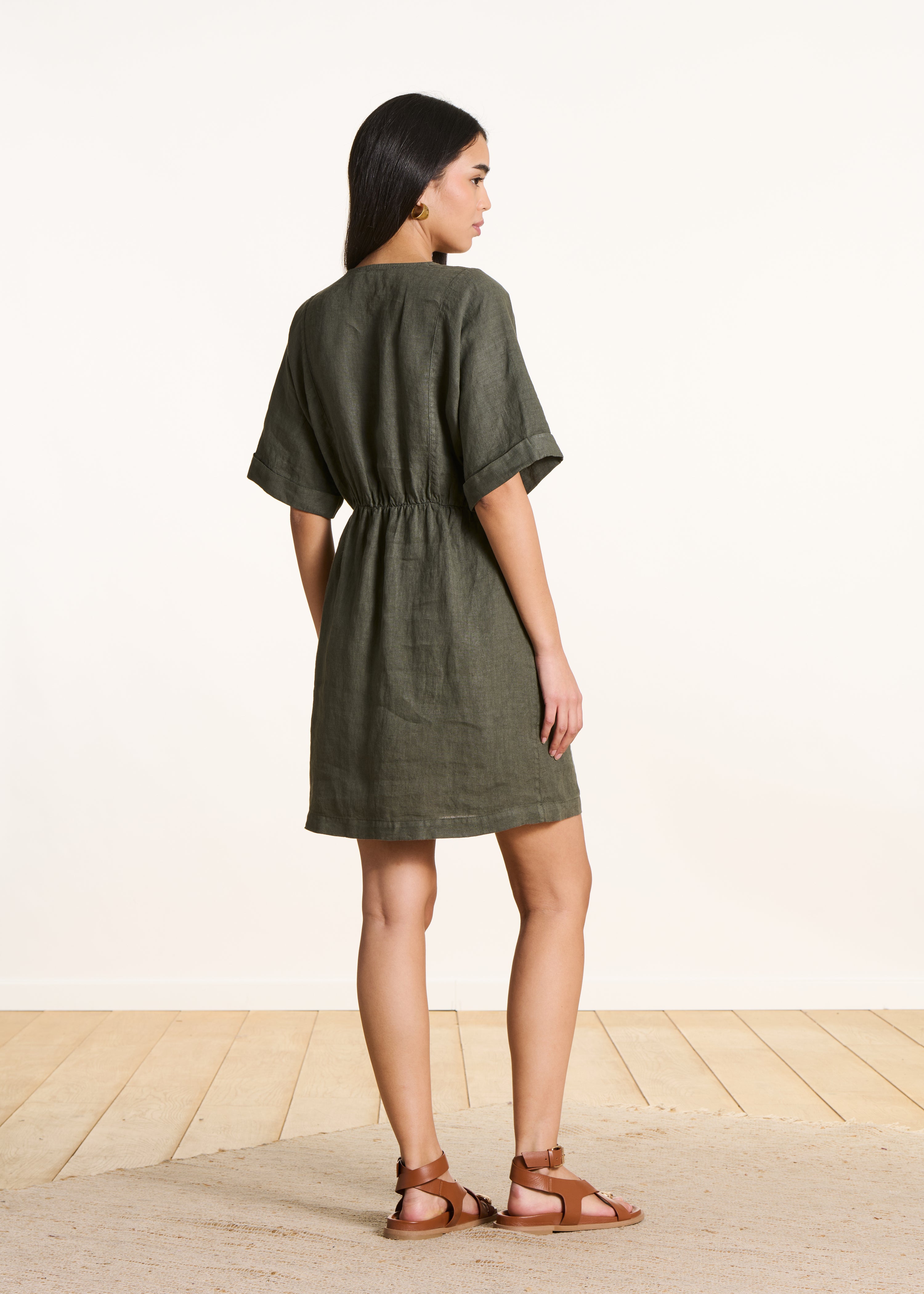 la-f-e-marabout-e-flavie-leinenkleid-khaki-v-ausschnitt-kurz image 2