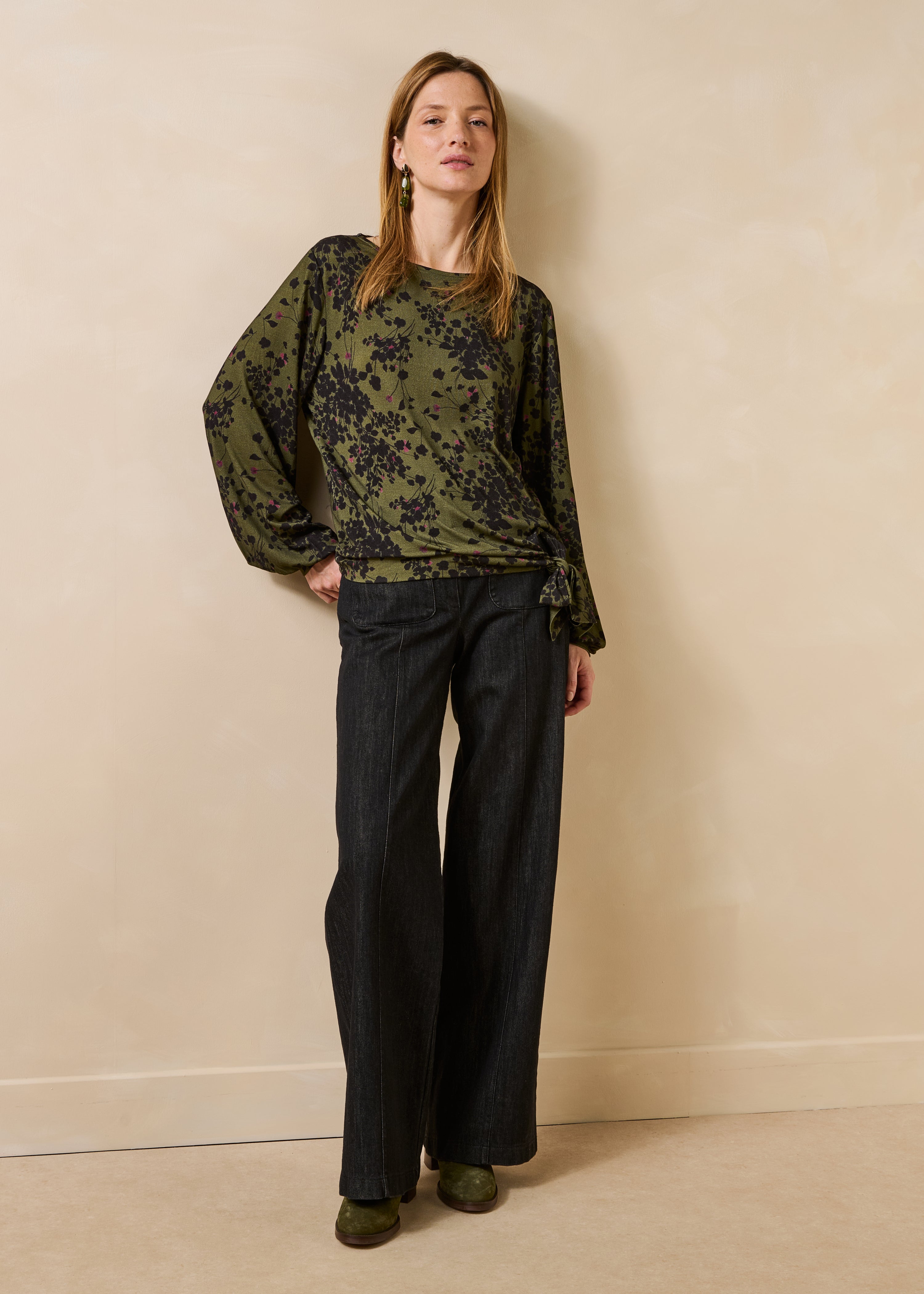 la-f-e-marabout-e-gexpa-t-shirt-dark-kaki-gr-s-blumen image 2