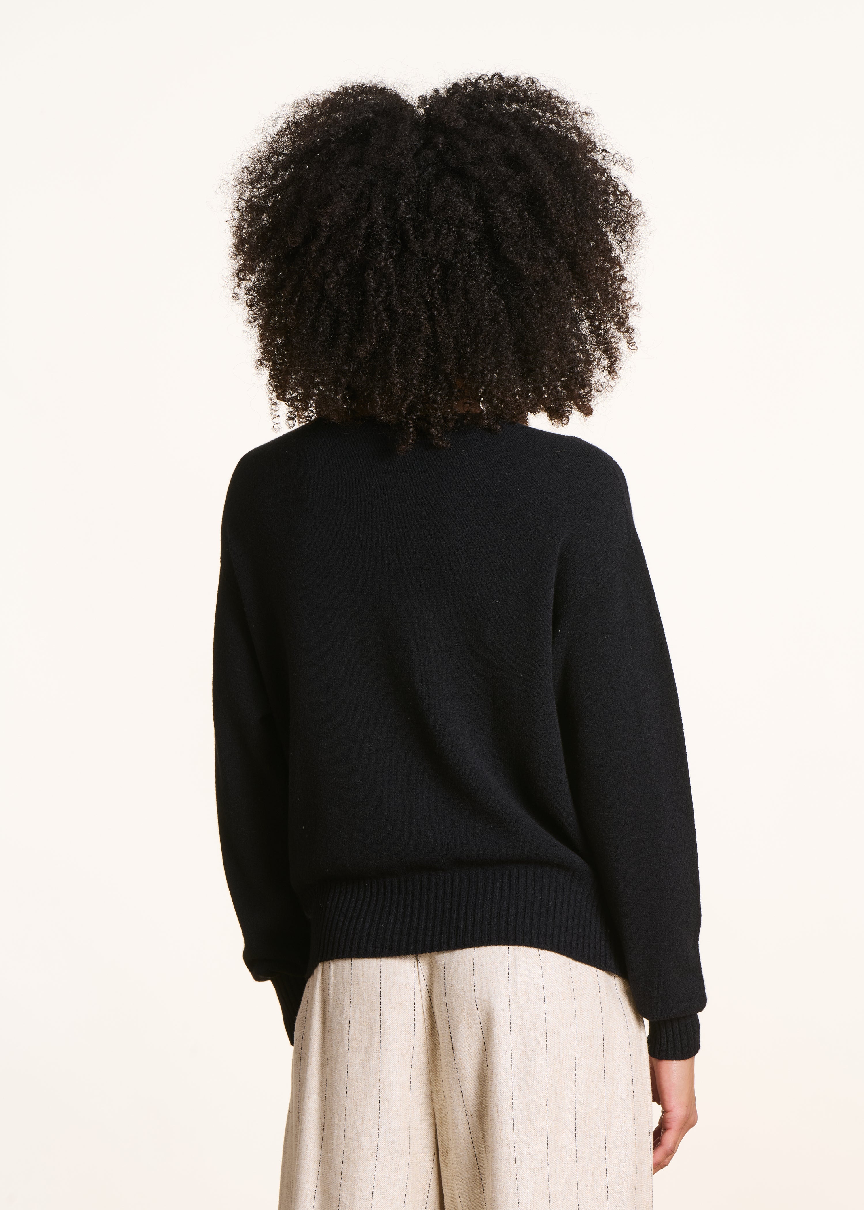 la-f-e-marabout-e-zolara-pullover-schwarz-wolle-v-ausschnitt image 3
