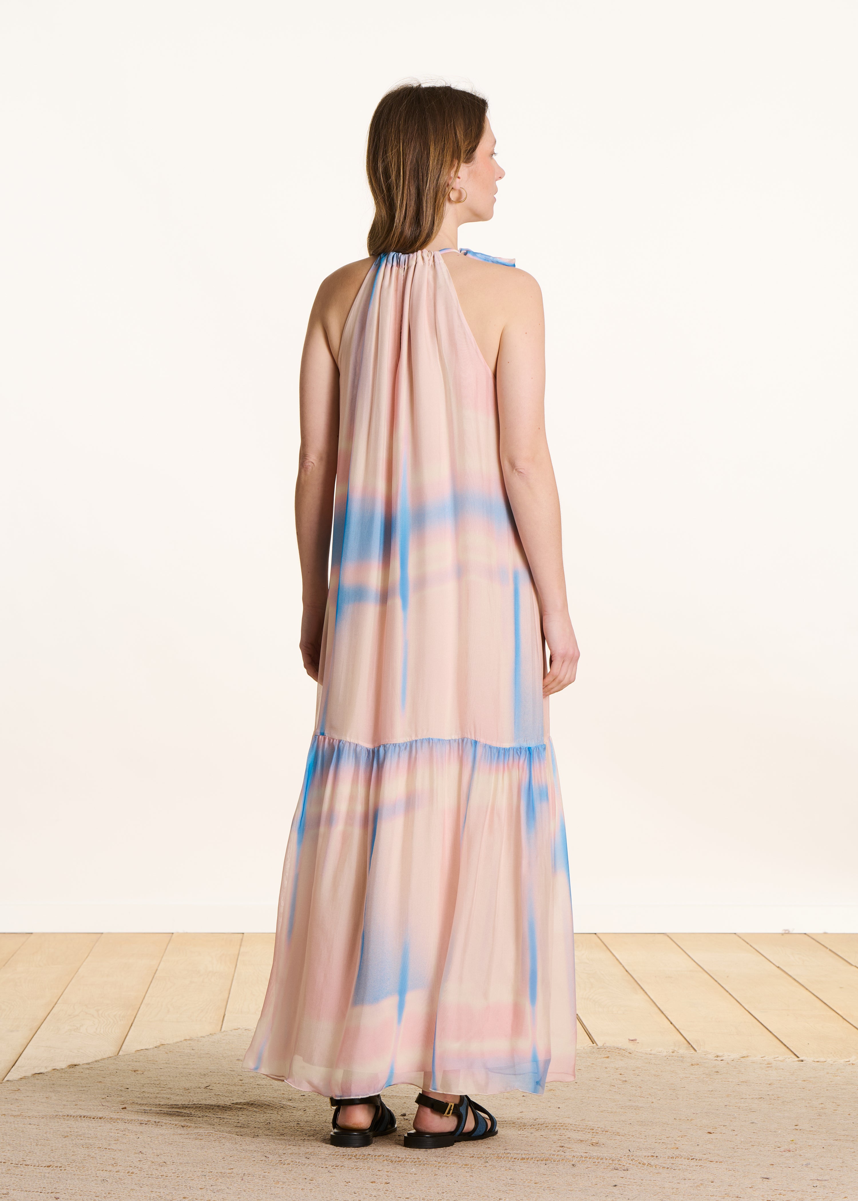 la-f-e-marabout-e-fursi-maxikleid-rosa-kleid-tie-dye-batik image 4