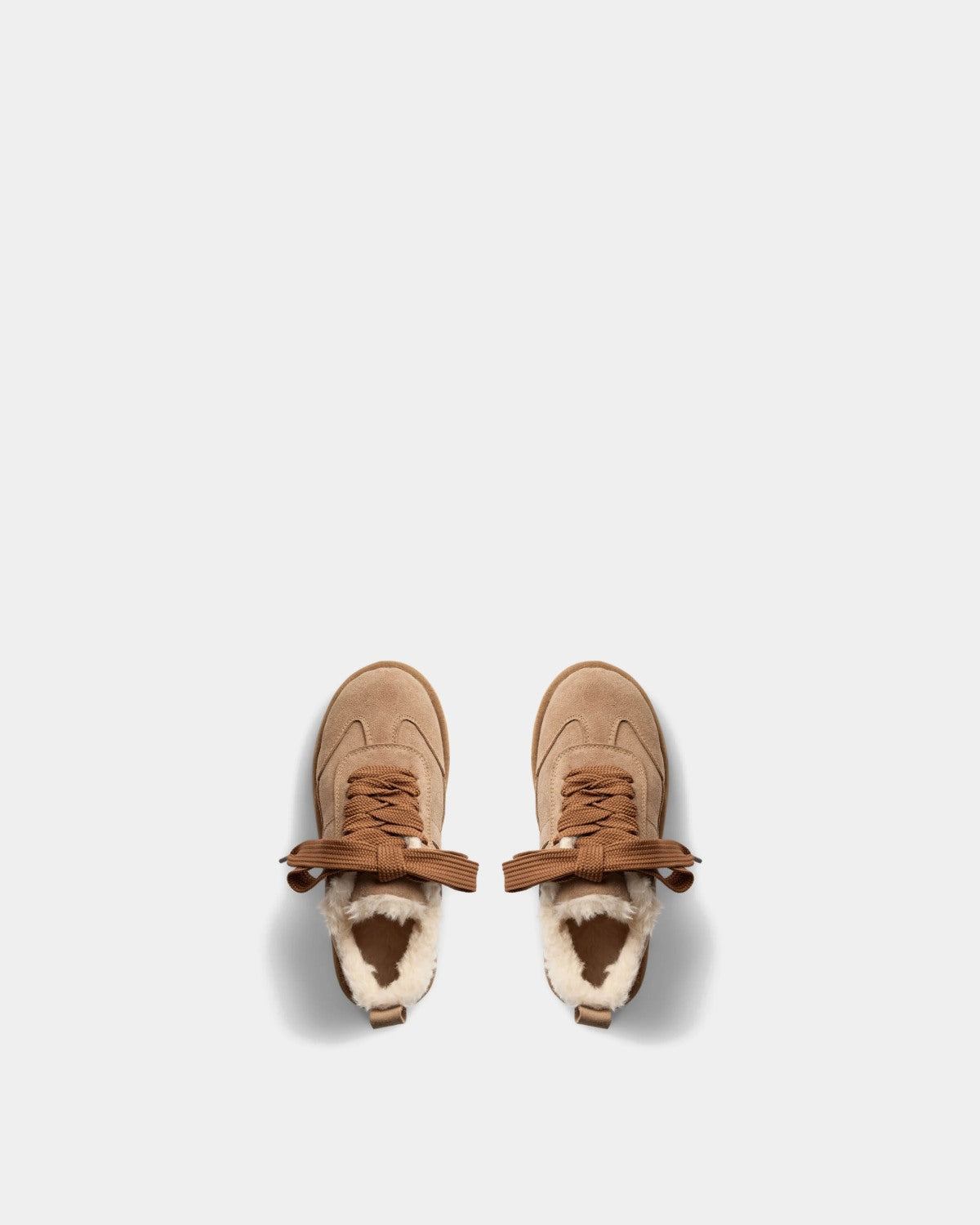 sofie-schnoor-young-dictiesy-teddy-boot-tan-sneaker-look image 5