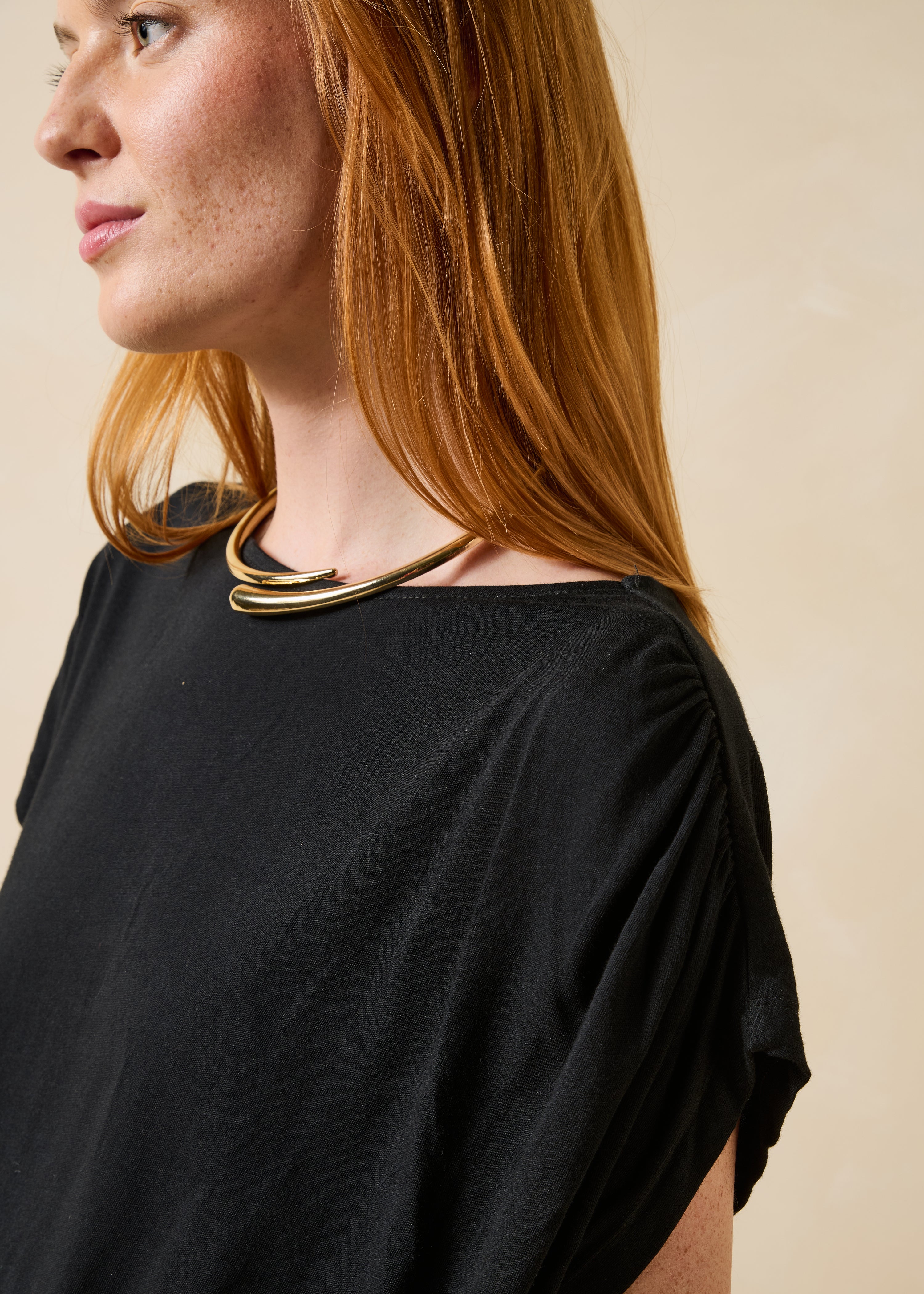 la-f-e-marabout-e-facteur-t-shirt-schwarz-bio-baumwolle-drapiert image 5
