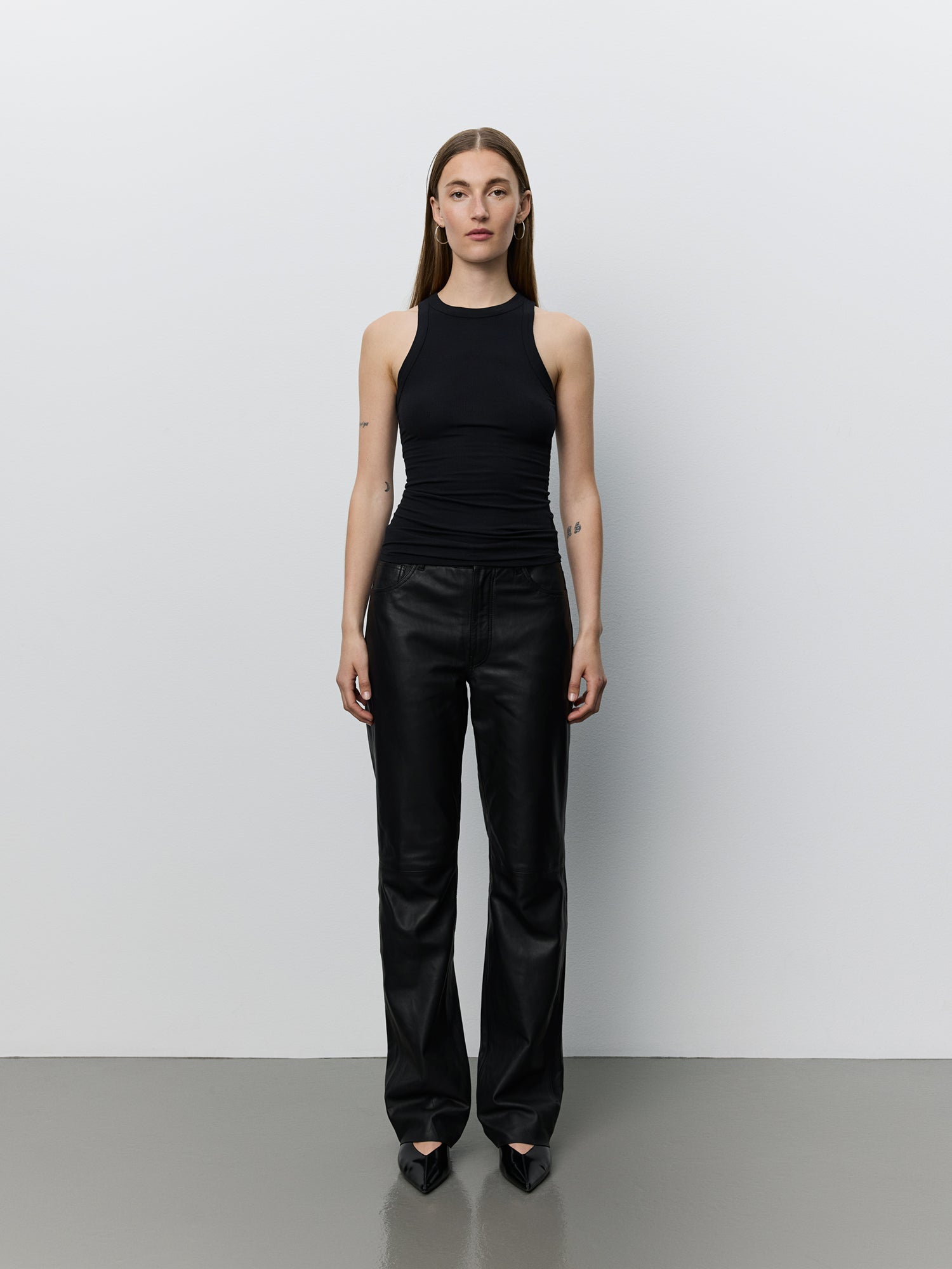 sofie-schnoor-gattisw-lederhose-schwarz-100-lammleder image 2