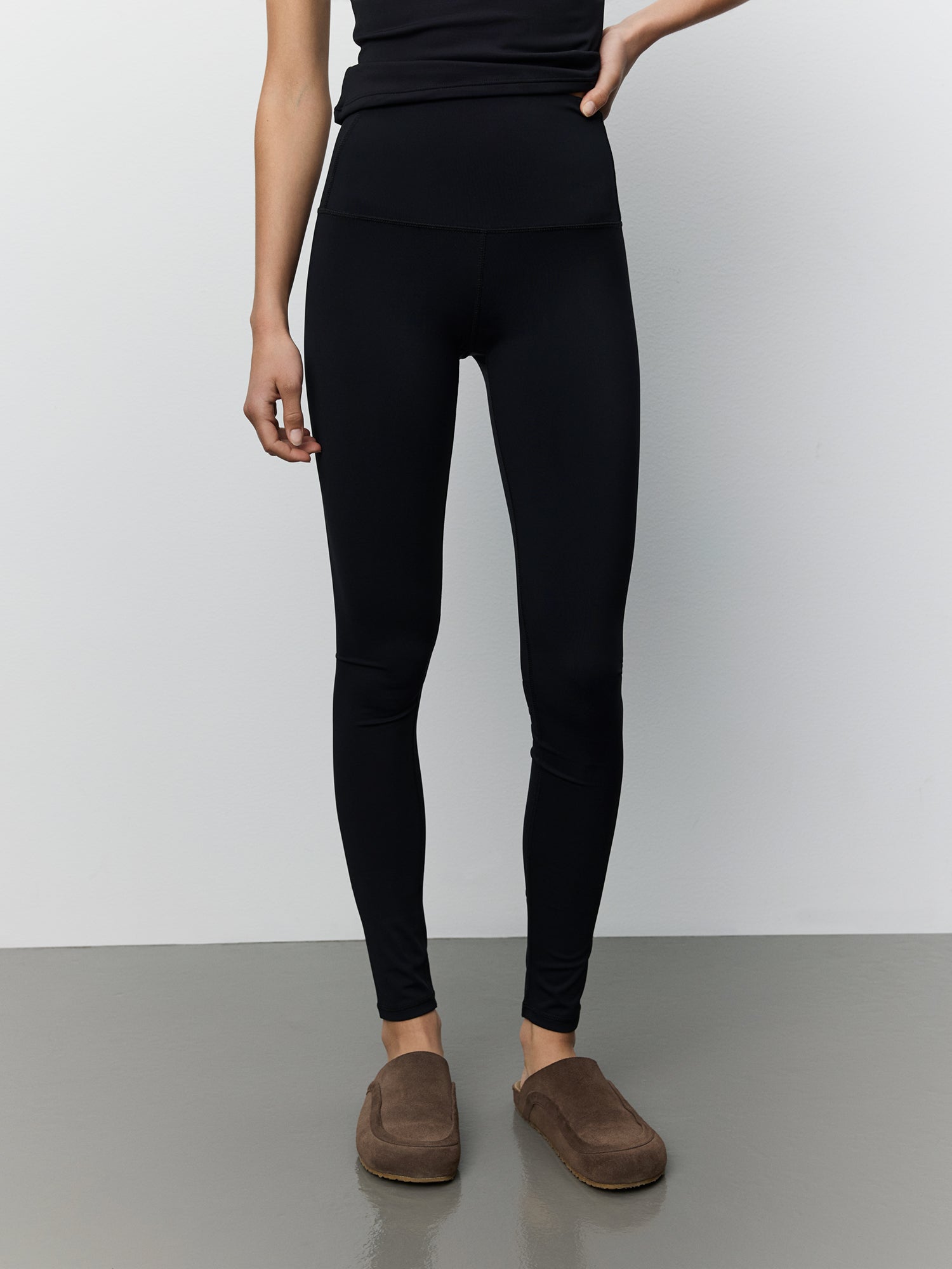 sofie-schnoor-sport-adelaspo-leggings-dunkelbraun-nylon-stretch image 6