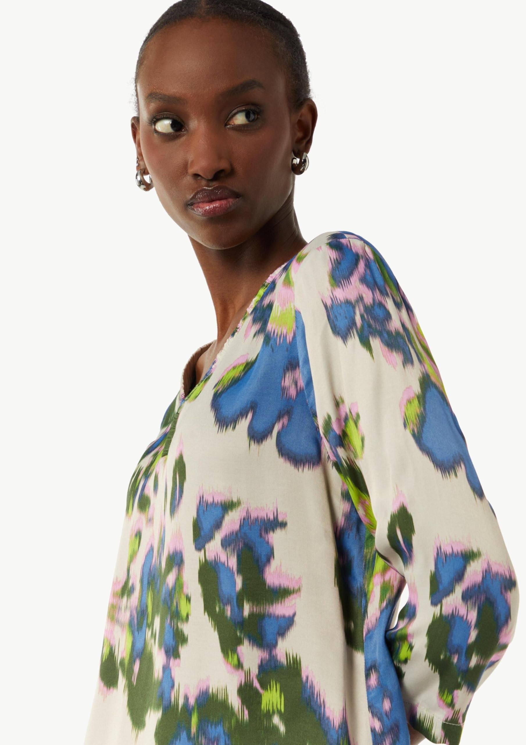 comma-satin-bluse-mit-all-over-print image 4