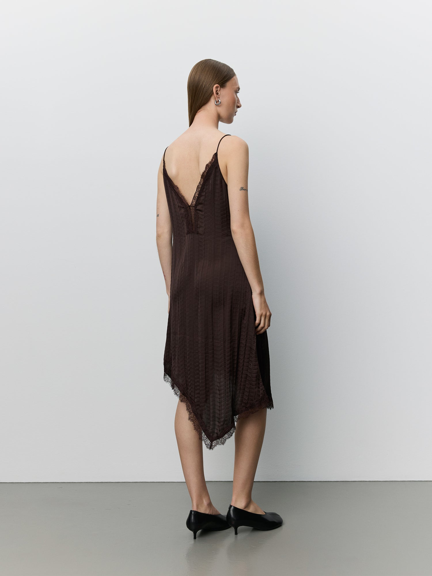 sofie-schnoor-women-winonasw-slip-dress-kleid-dunkelbraun-satin image 4