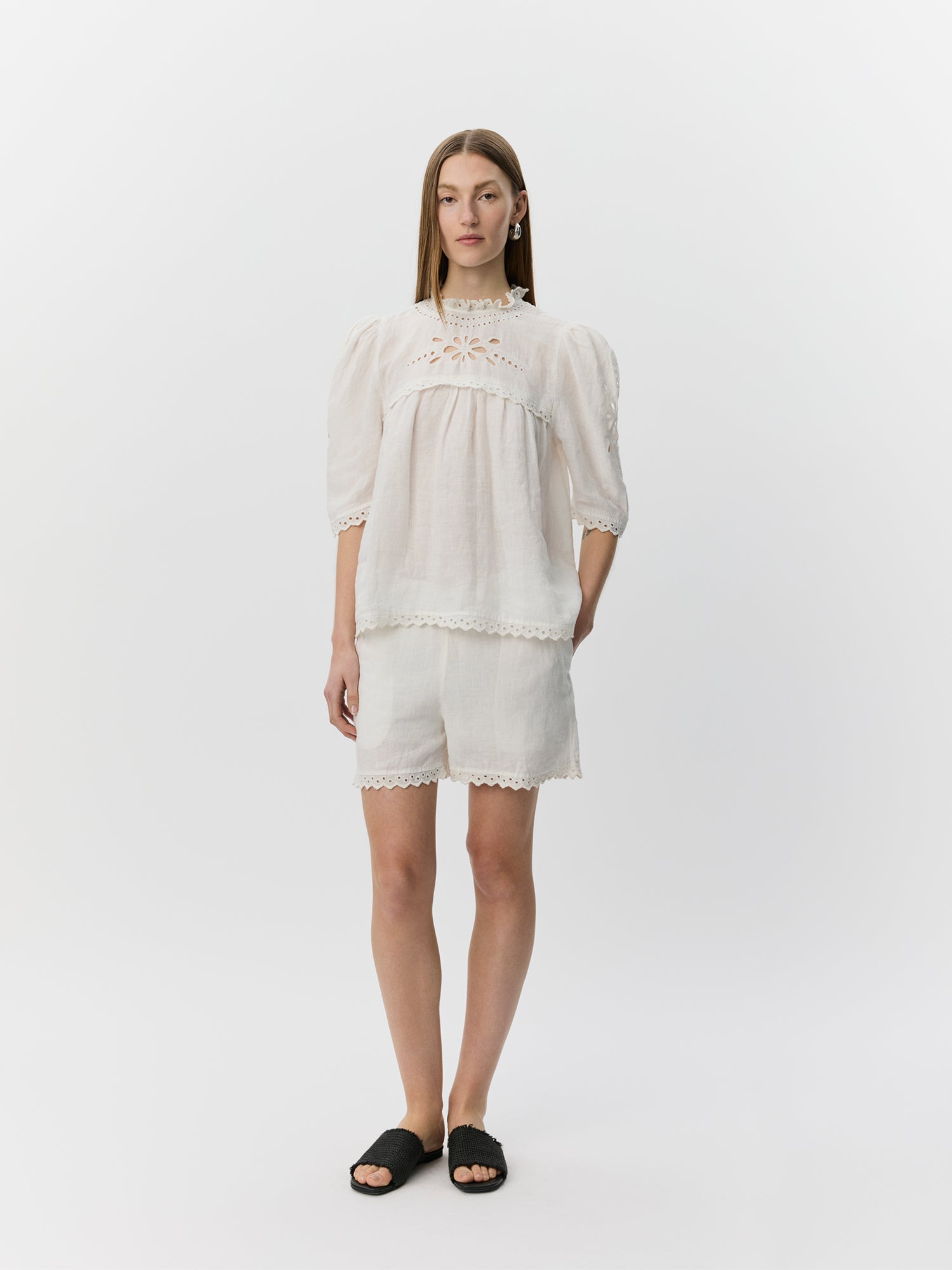 sofie-schnoor-maiasw-spitzentop-cremewei-leinen image 2