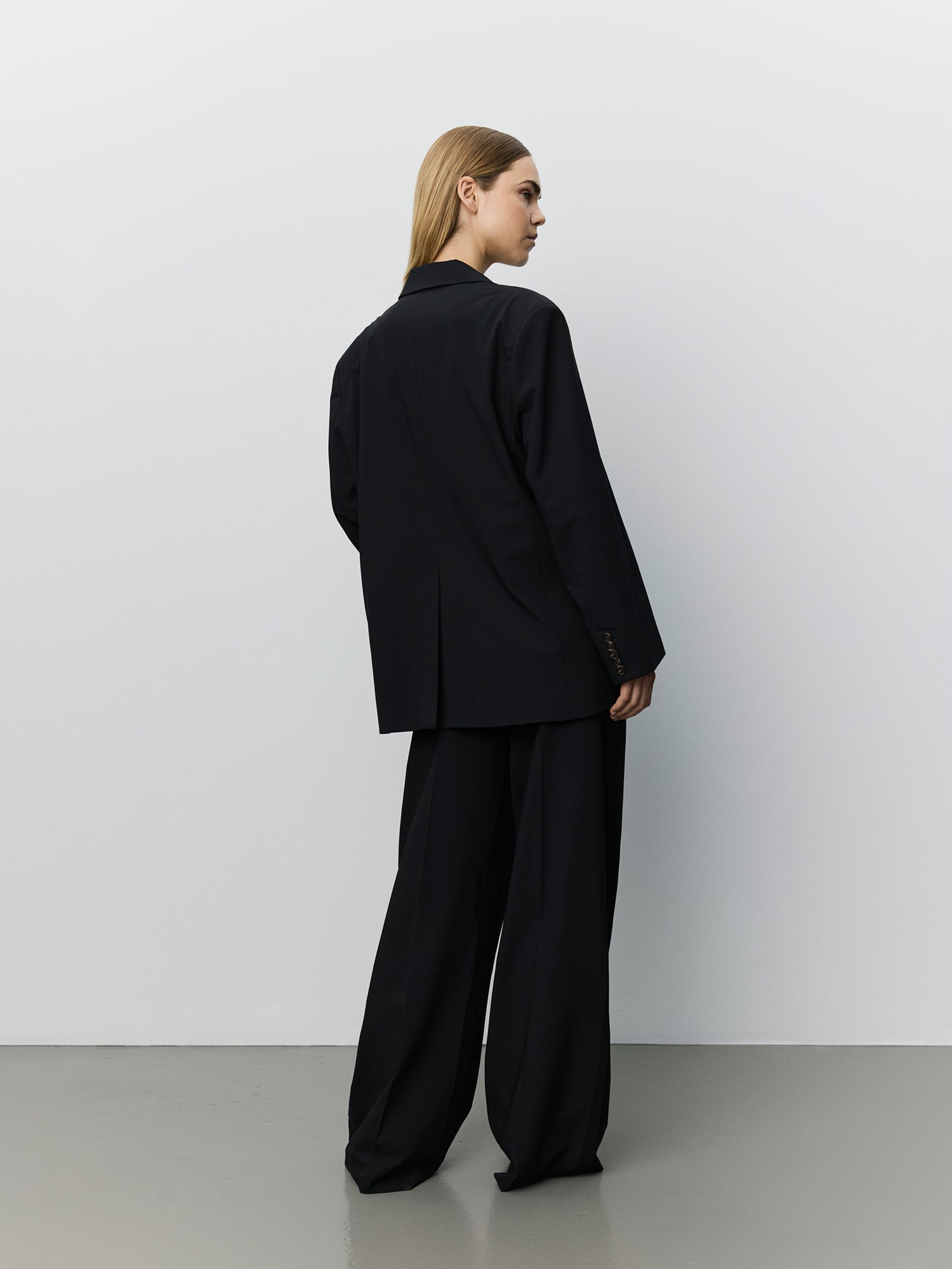 sofie-schnoor-women-elnasw-blazer-schwarz-oversized image 4