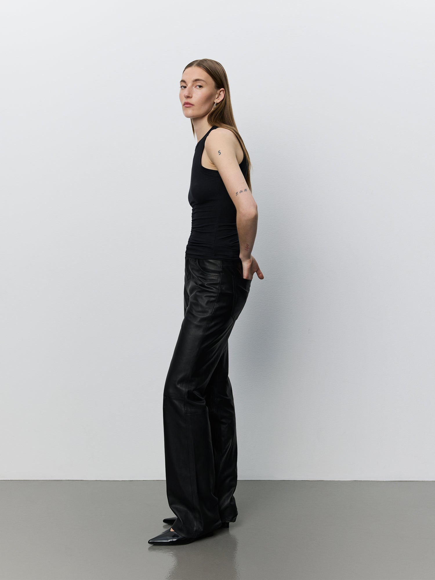sofie-schnoor-gattisw-lederhose-schwarz-100-lammleder image 3