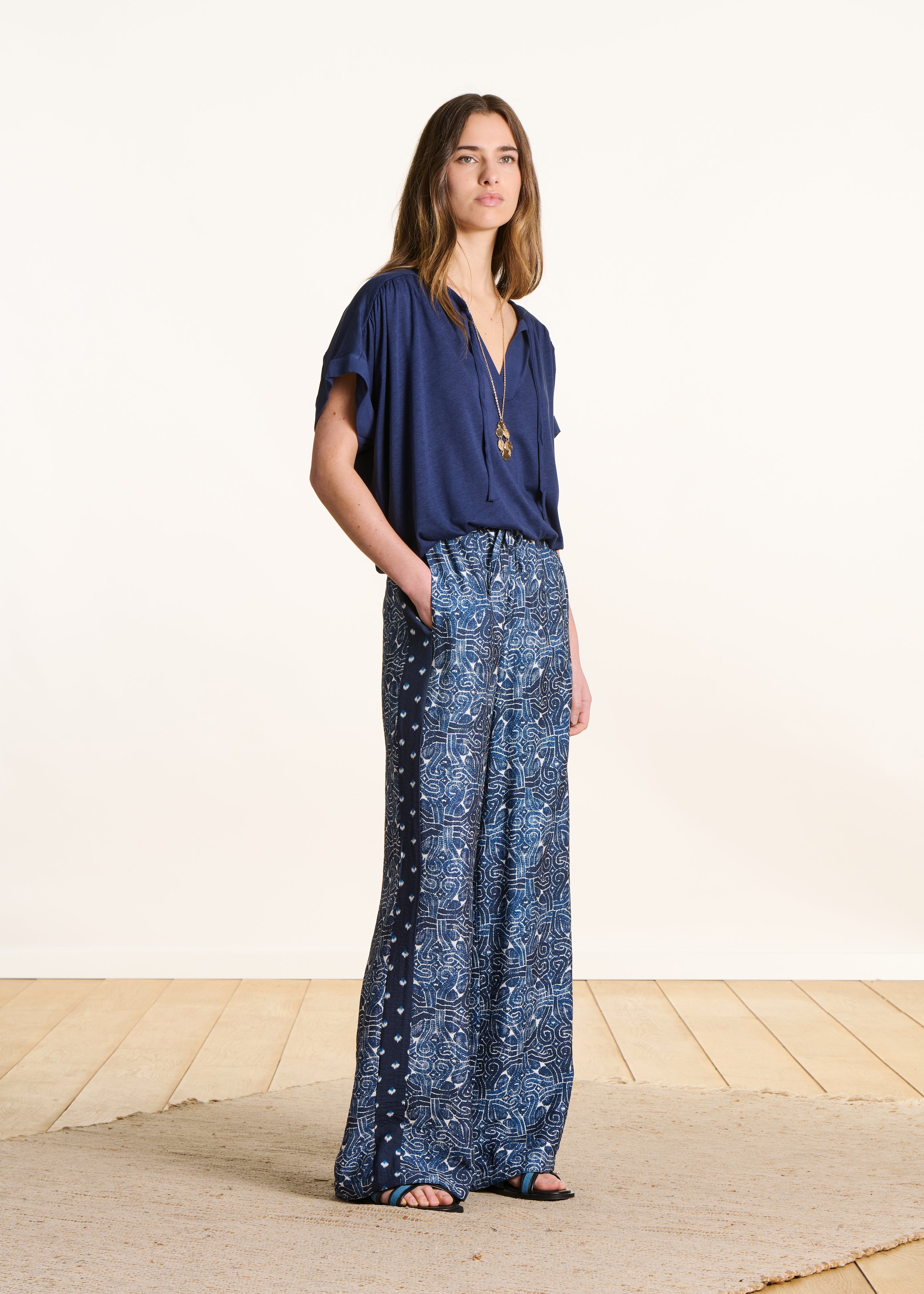 la-f-e-marabout-e-fino-t-shirt-blau-lyocell-weit image 2