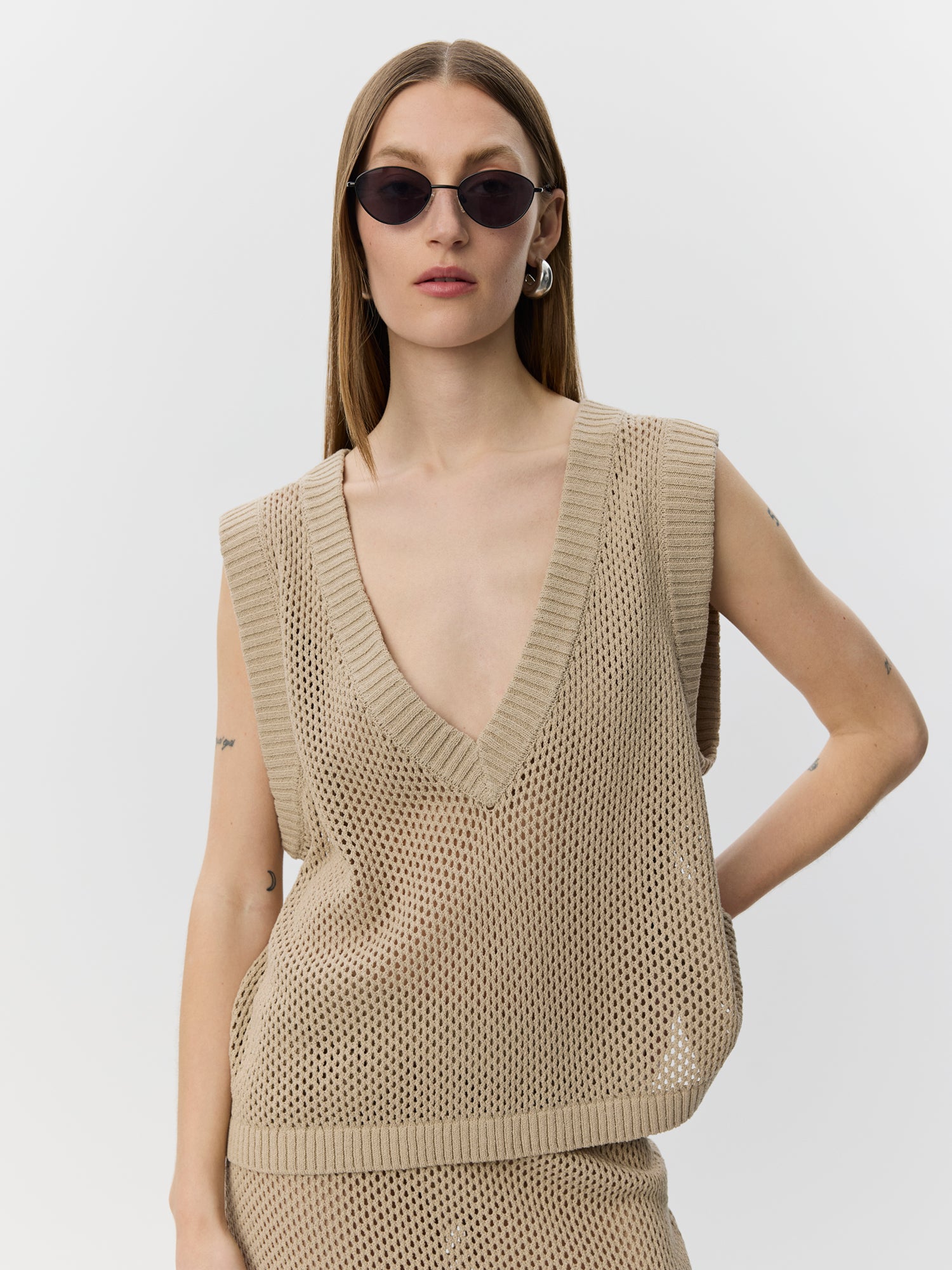 sofie-schnoor-women-aellesw-strickweste-grau-oversized image 5