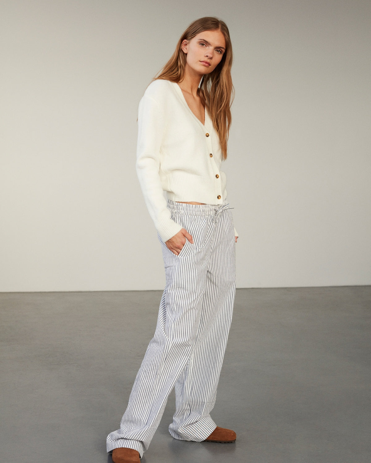 sofie-schnoor-women-abigailsw-hose-dunkelblau-gestreift-baumwolle image 2