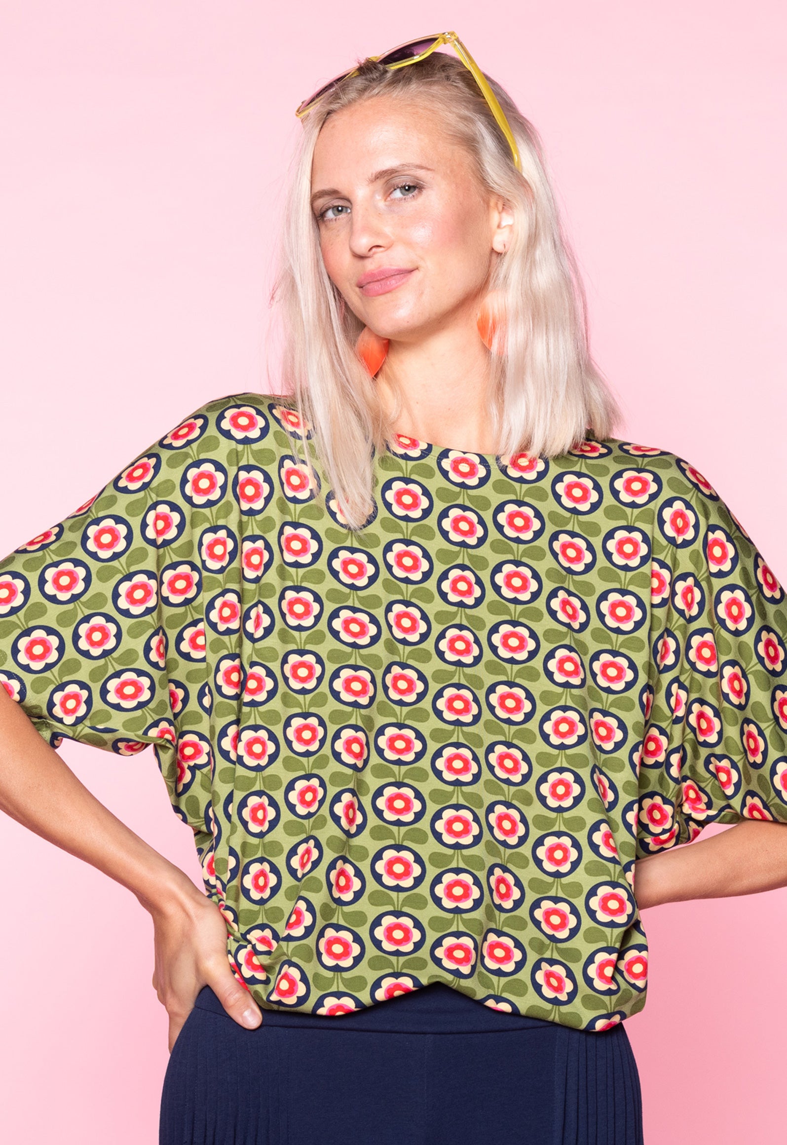 moshiki-dress-i-101-s26top-v2-top-viskose-midnight-sunshine image 5