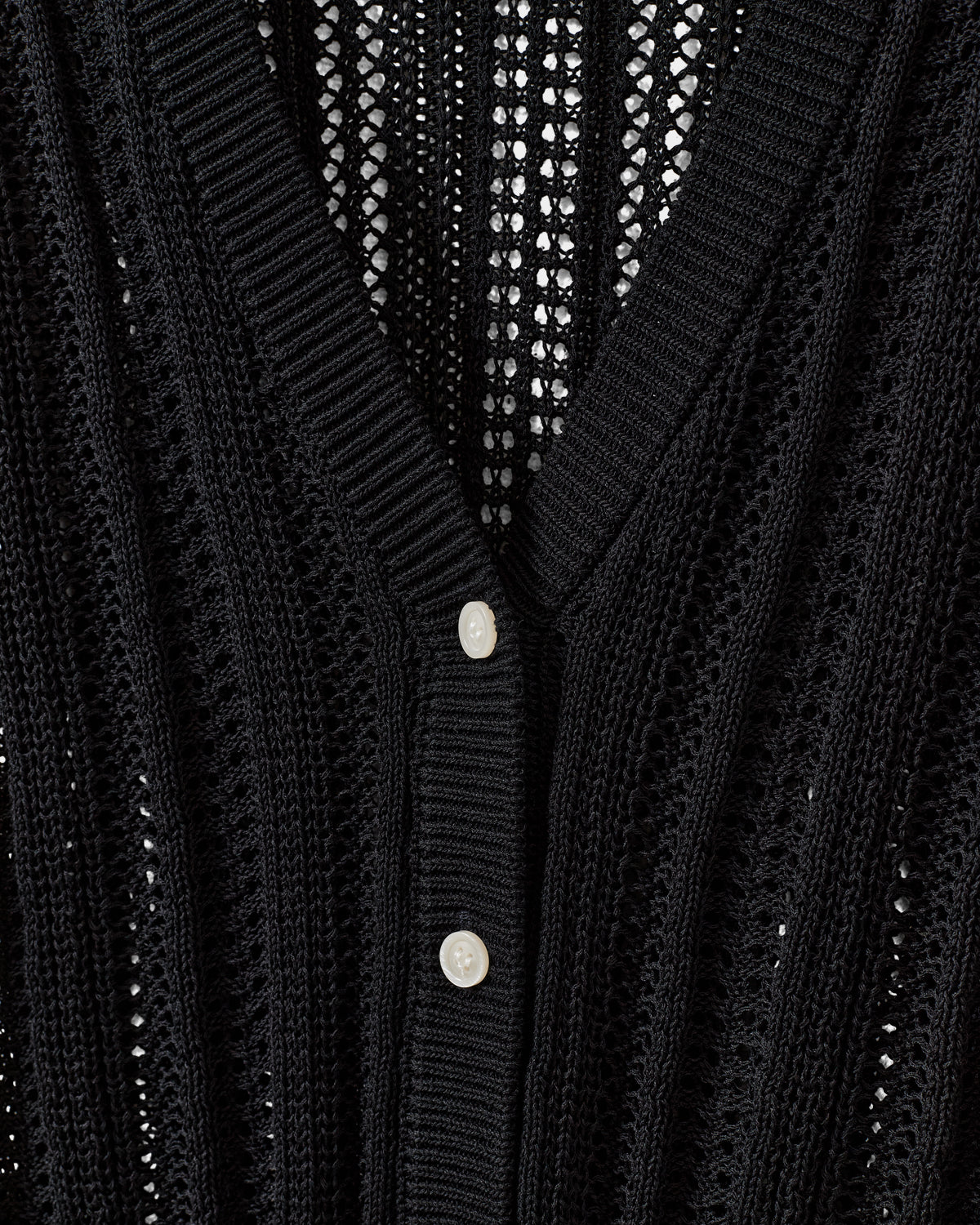 sofie-schnoor-women-ayrasw-strick-cardigan-schwarz-v-ausschnitt image 7