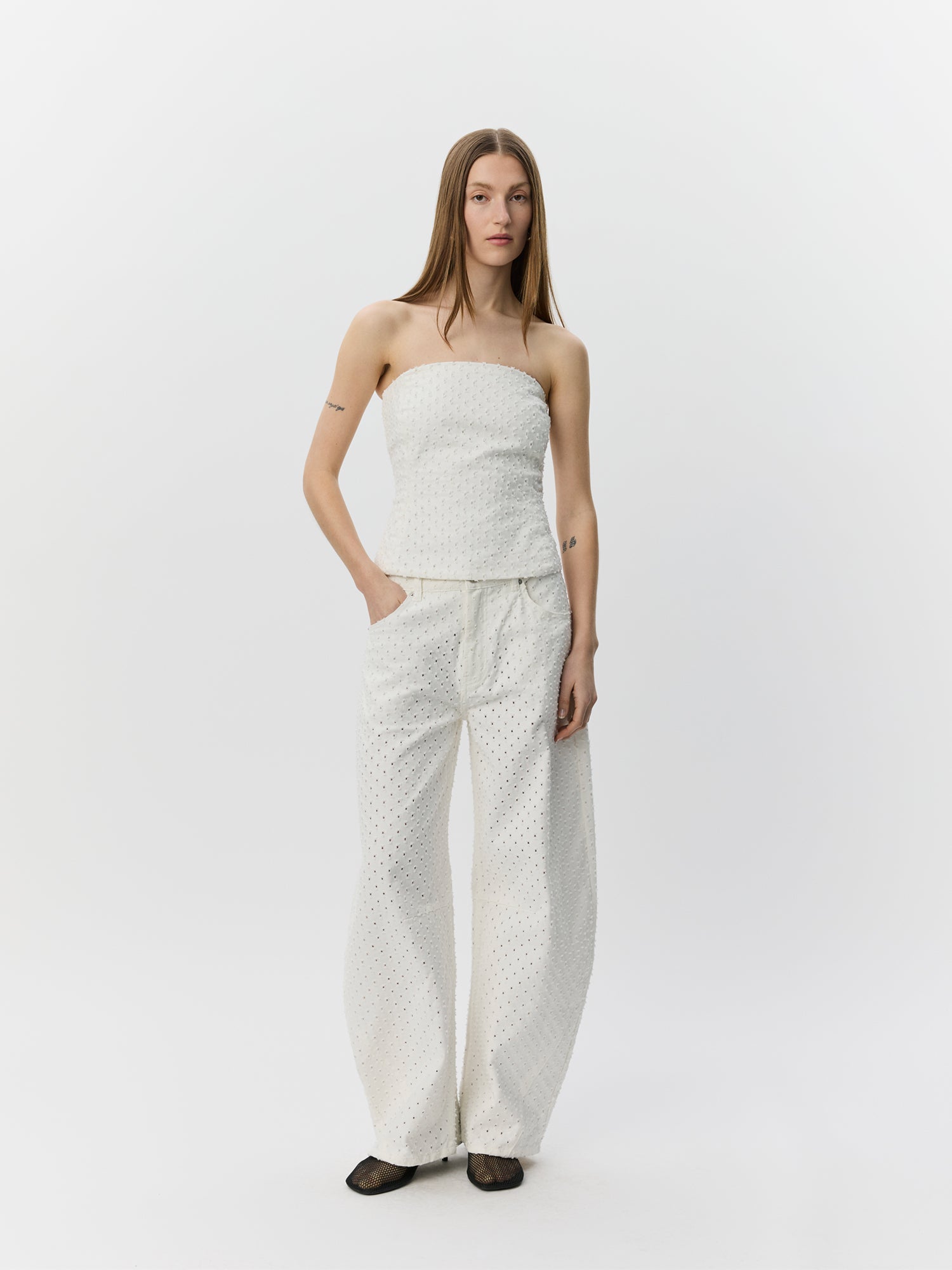 sofie-schnoor-tomarsw-s262187-jeans-off-white-ripped-barrel image 2