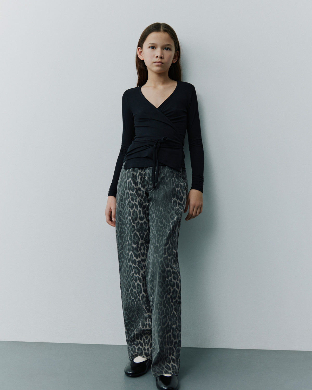 sofie-schnoor-young-siennasy-hose-grey-leopard-baggy image 2
