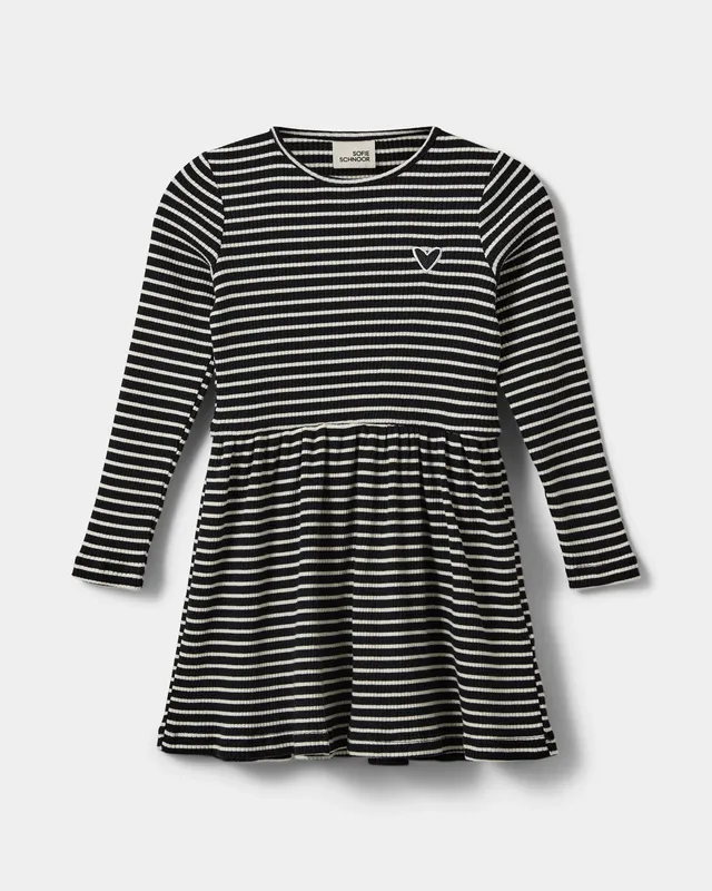 sofie-schnoor-kids-berrask-kleid-schwarz-gestreift-erdbeeren image 1