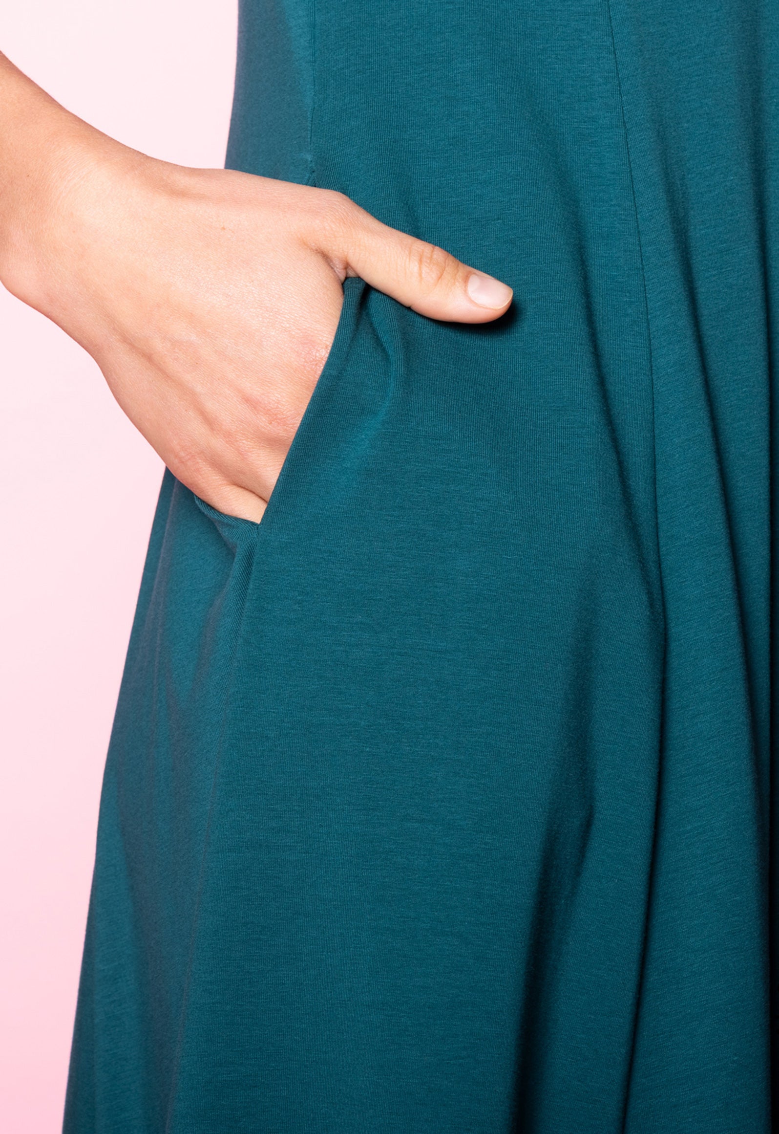 moshiki-dress-i-101-s26dress-g1-kleid-emerald-03-bio image 6