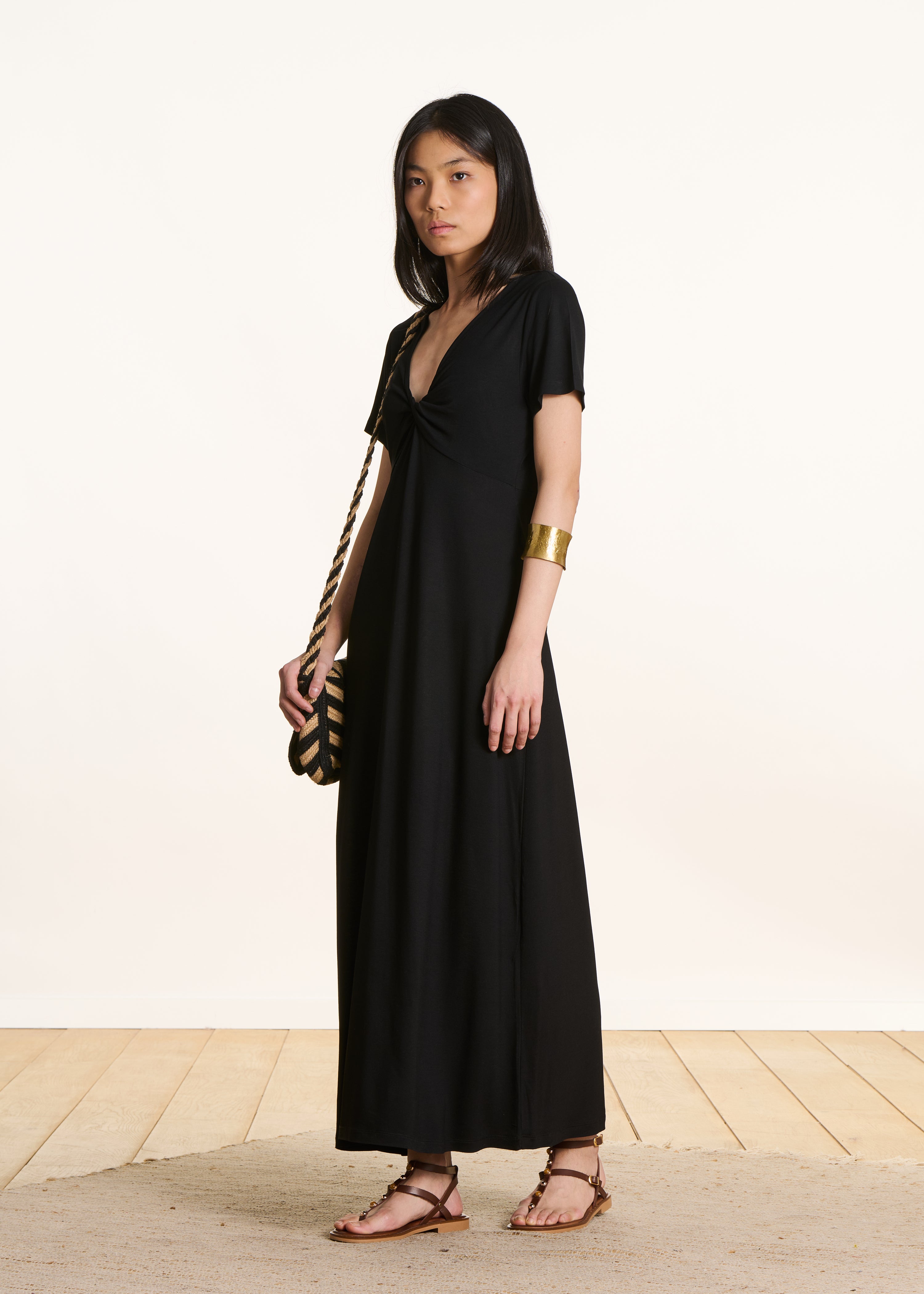 la-f-e-marabout-e-fisca-langes-kleid-schwarz-v-ausschnitt-viskose image 2