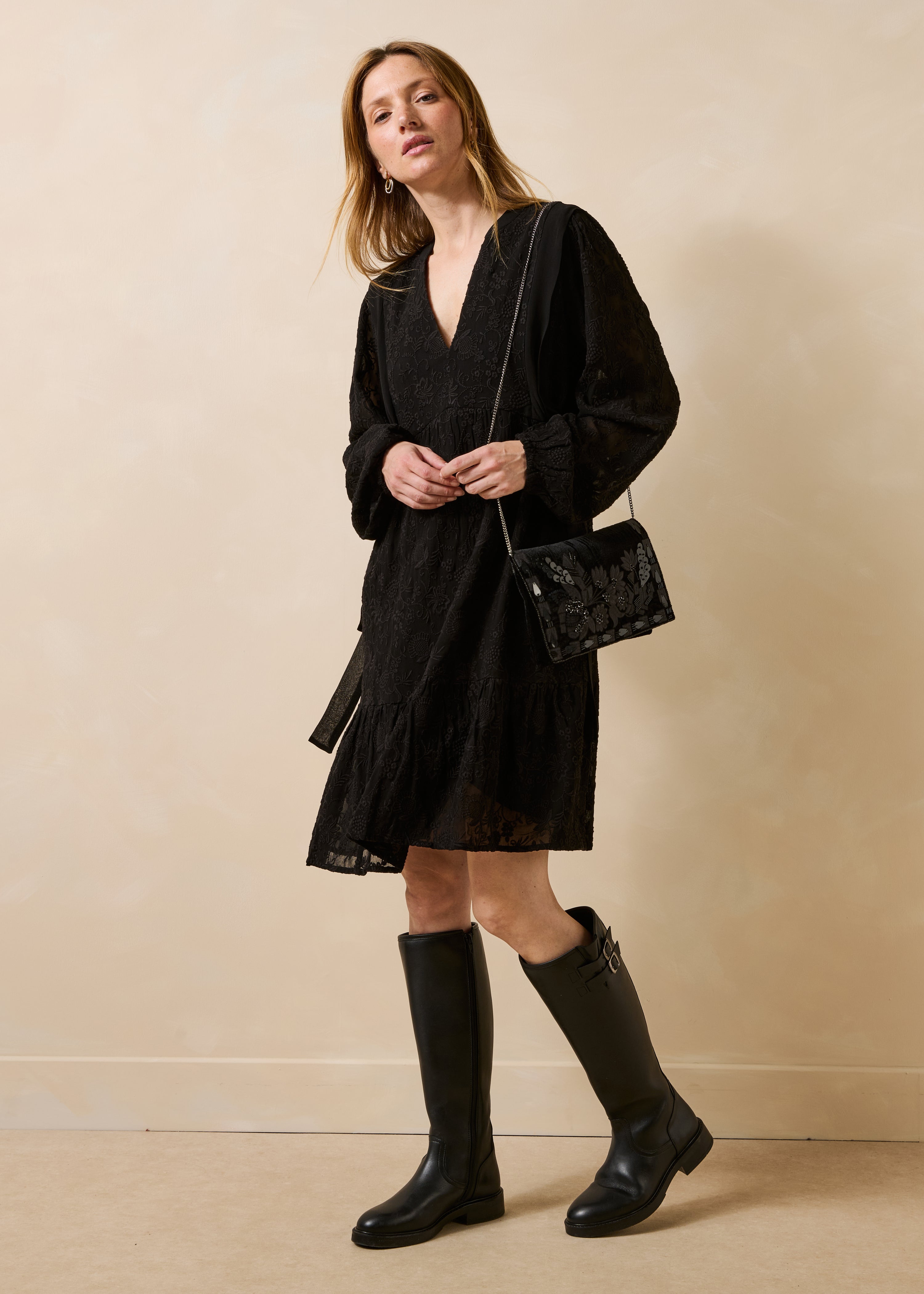 la-f-e-marabout-e-goa-kleid-schwarz-bestickt-bindeg-rtel image 1