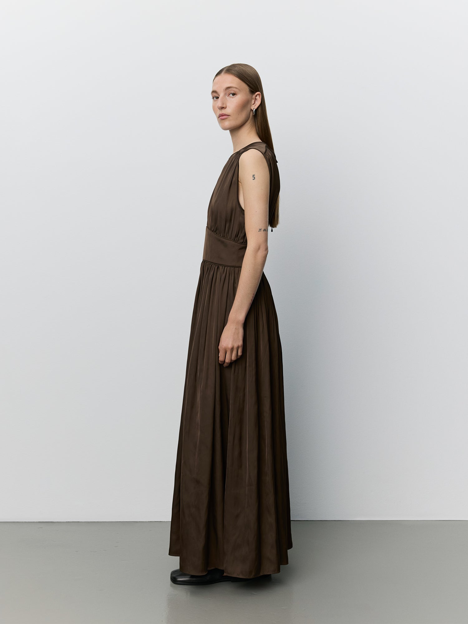 sofie-schnoor-women-linsw-maxikleid-intense-brown-recycled image 3