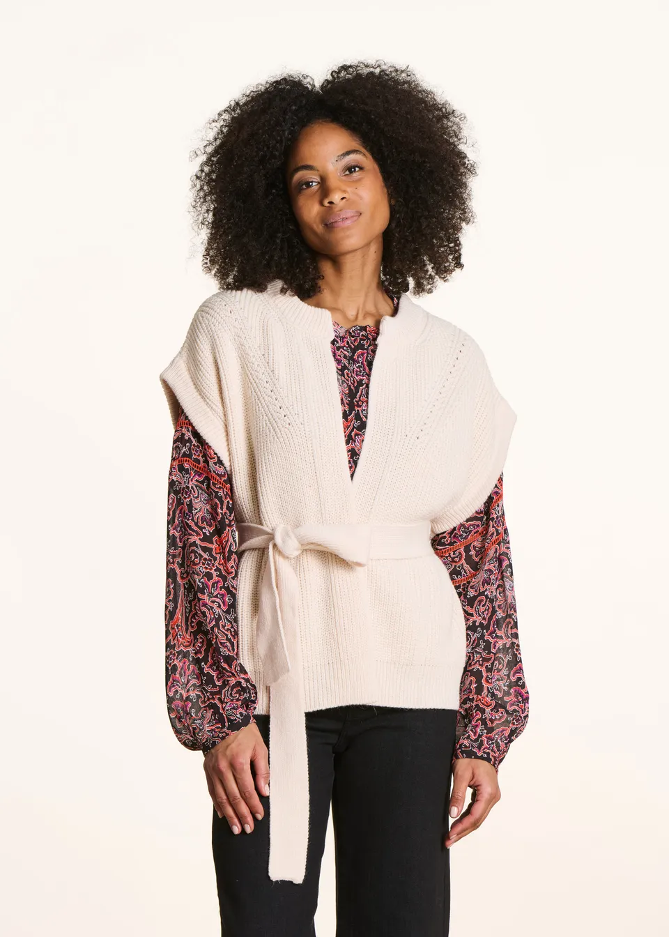 la-f-e-marabout-e-ewen-strickweste-ecru-g-rtel image 1
