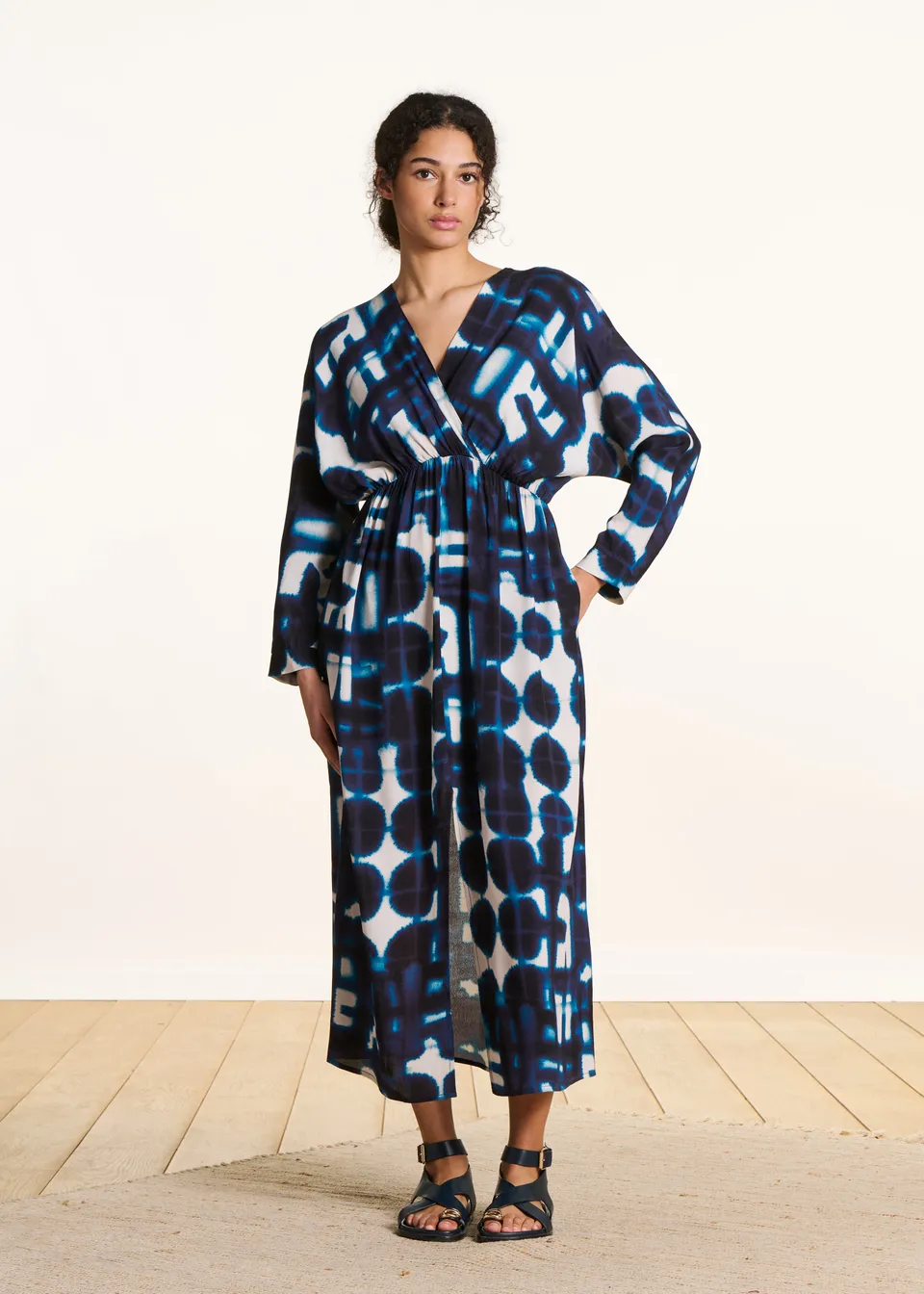 la-f-e-marabout-e-edacre-kleid-blau-lang-ecovero-schlitz image 1