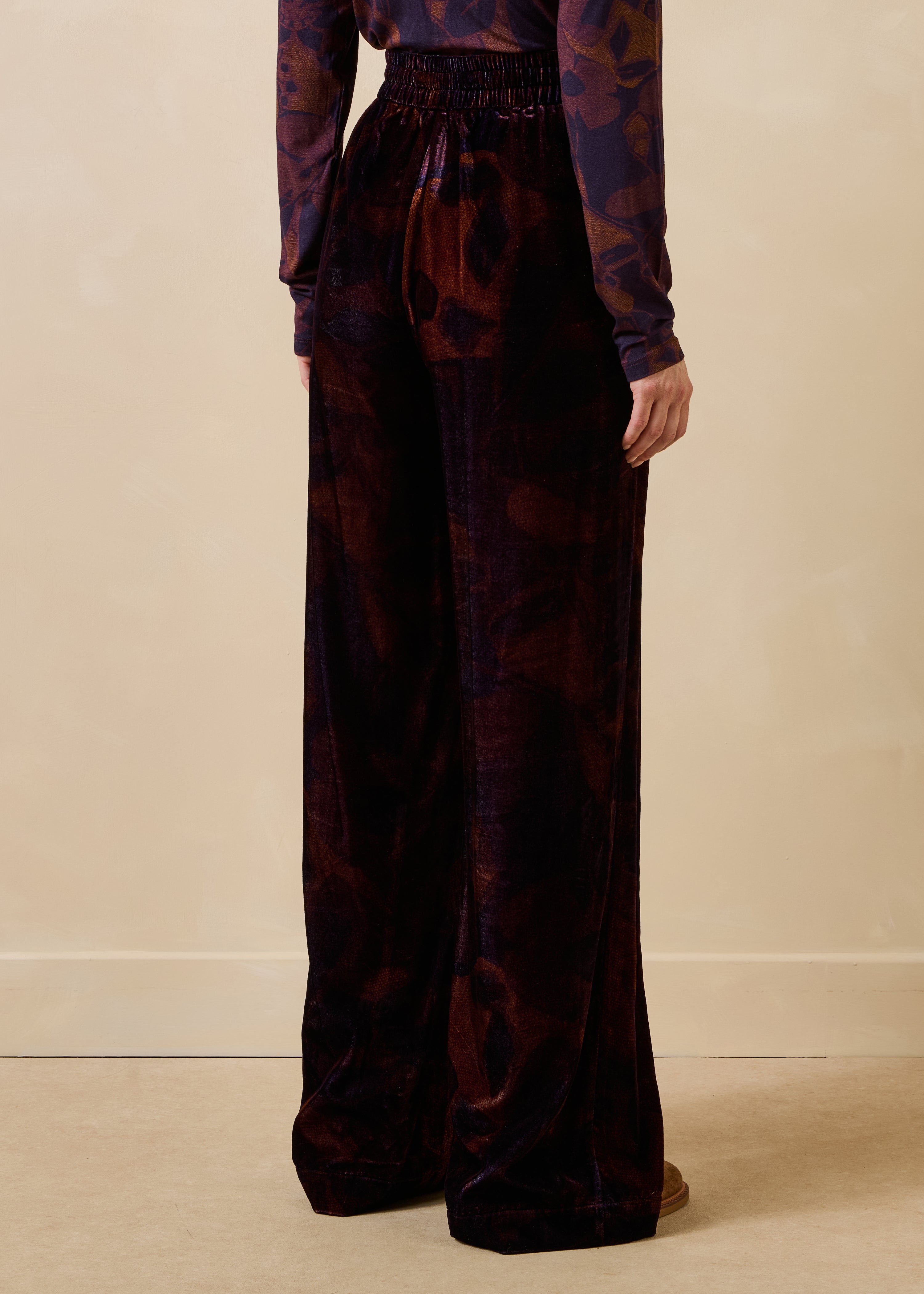 la-f-e-marabout-e-pacoa-hose-violett-samt-blumen image 3
