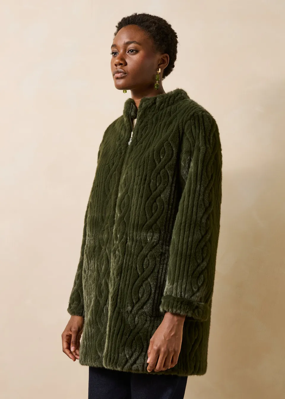 la-f-e-marabout-e-gevori-mantel-khaki-wendekunstfell image 1