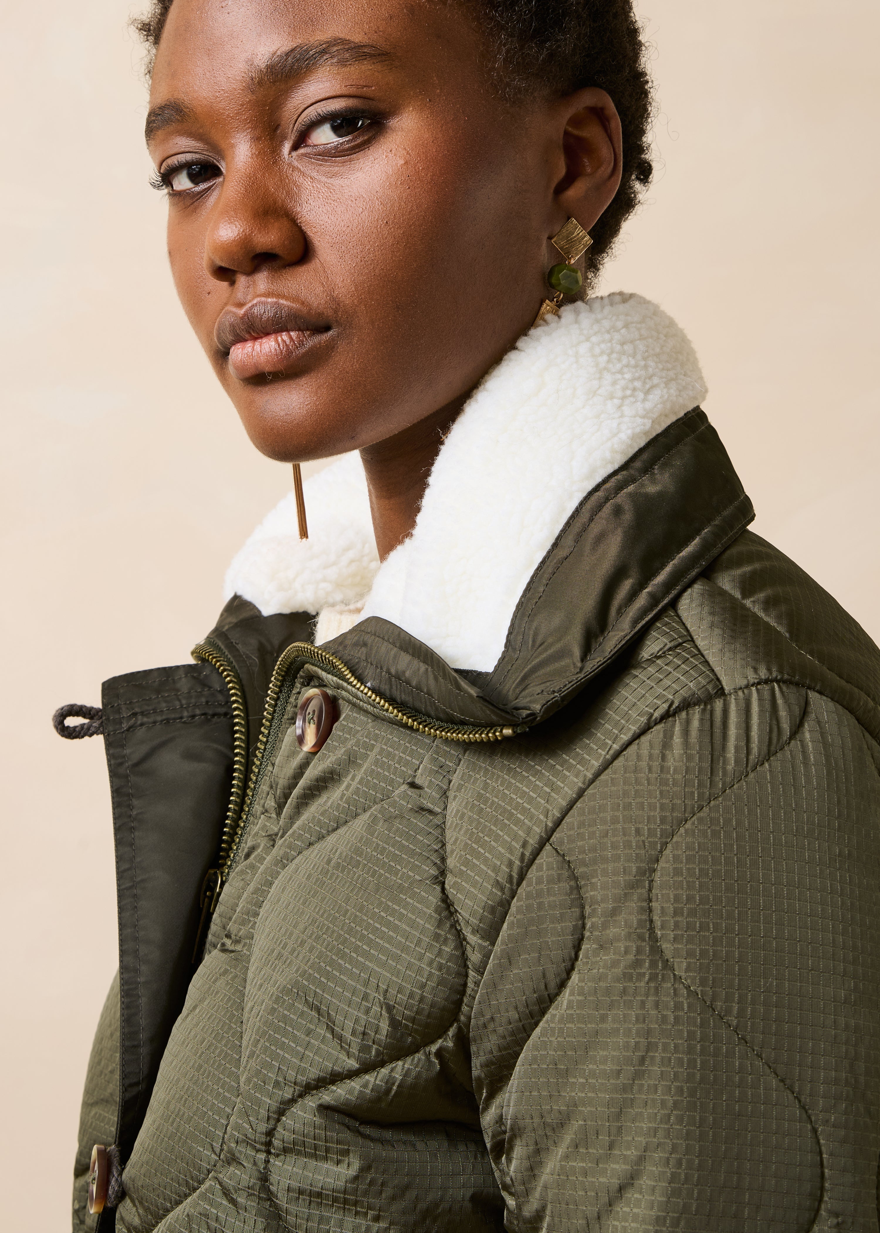 la-f-e-marabout-e-gora-steppjacke-kurz-dark-khaki-fell image 5