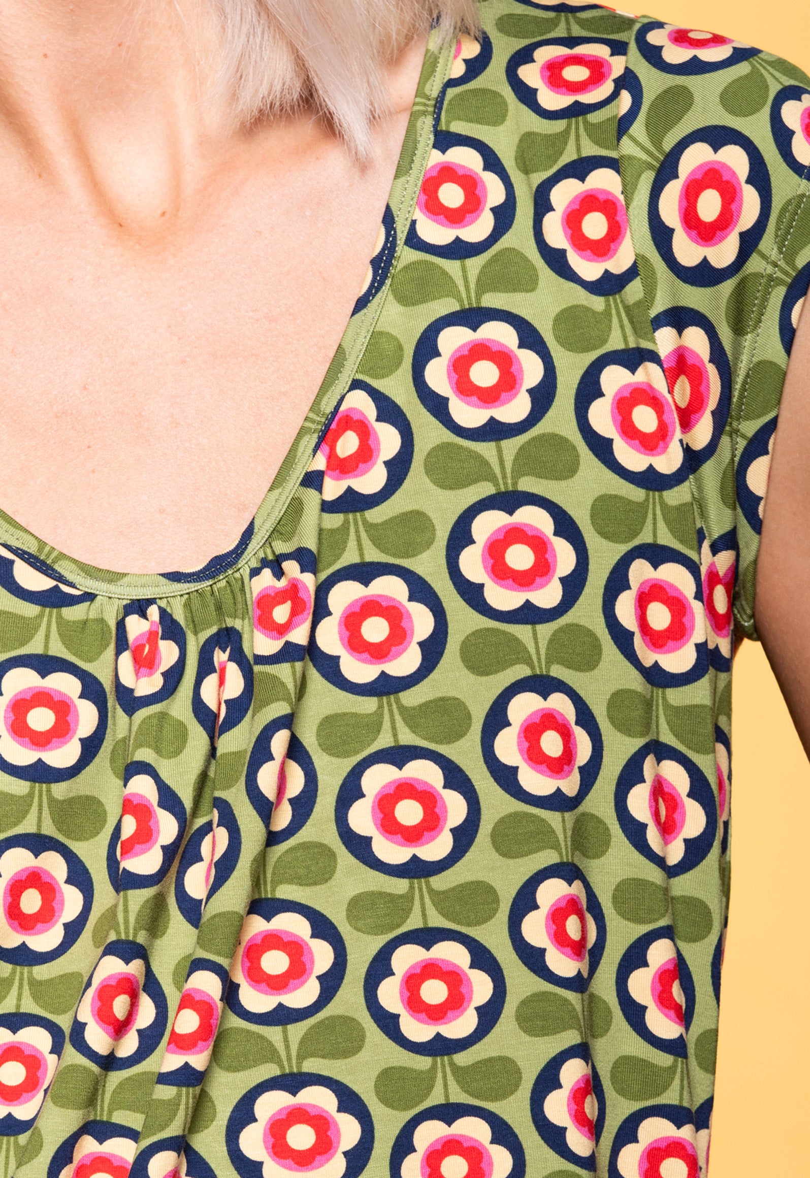 moshiki-dress-i-101-s26top-v1-top-viskose-midnight-sunshine-m image 8
