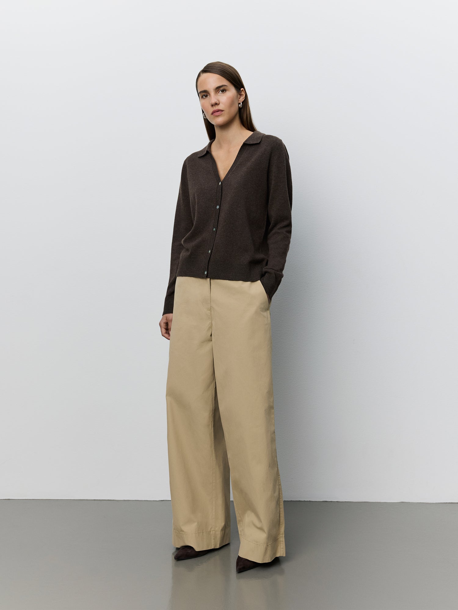 sofie-schnoor-women-skylar-cardigan-brown-fudge-wolle image 2
