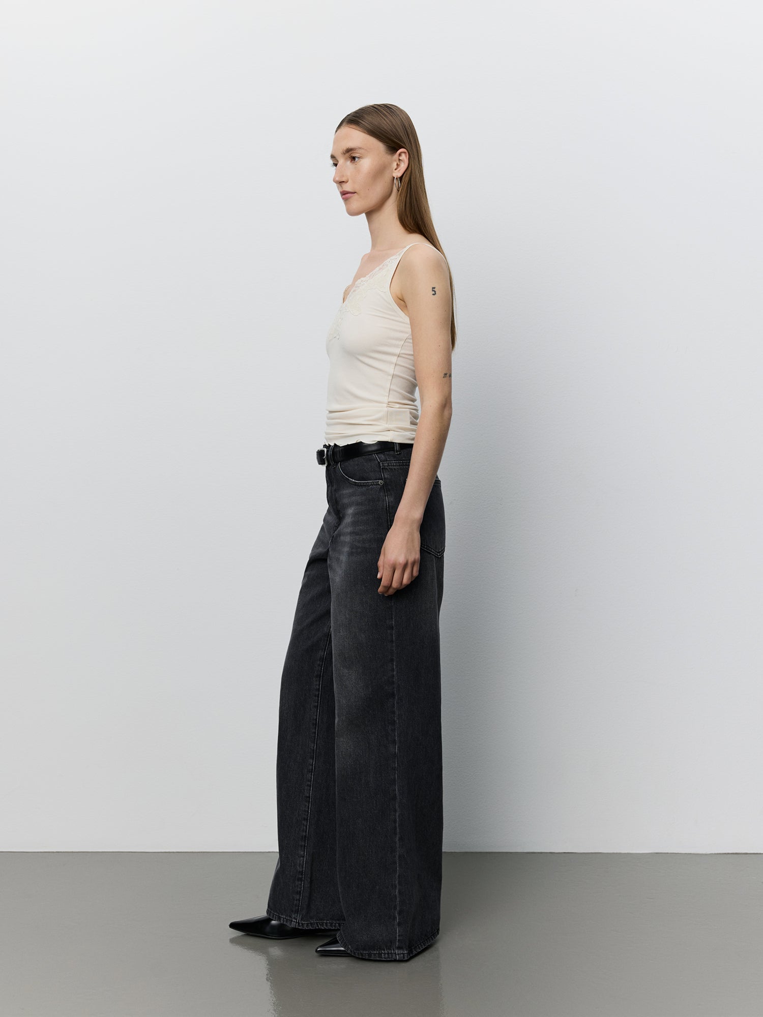 sofie-schnoor-women-danillasw-top-off-white-spitze image 3