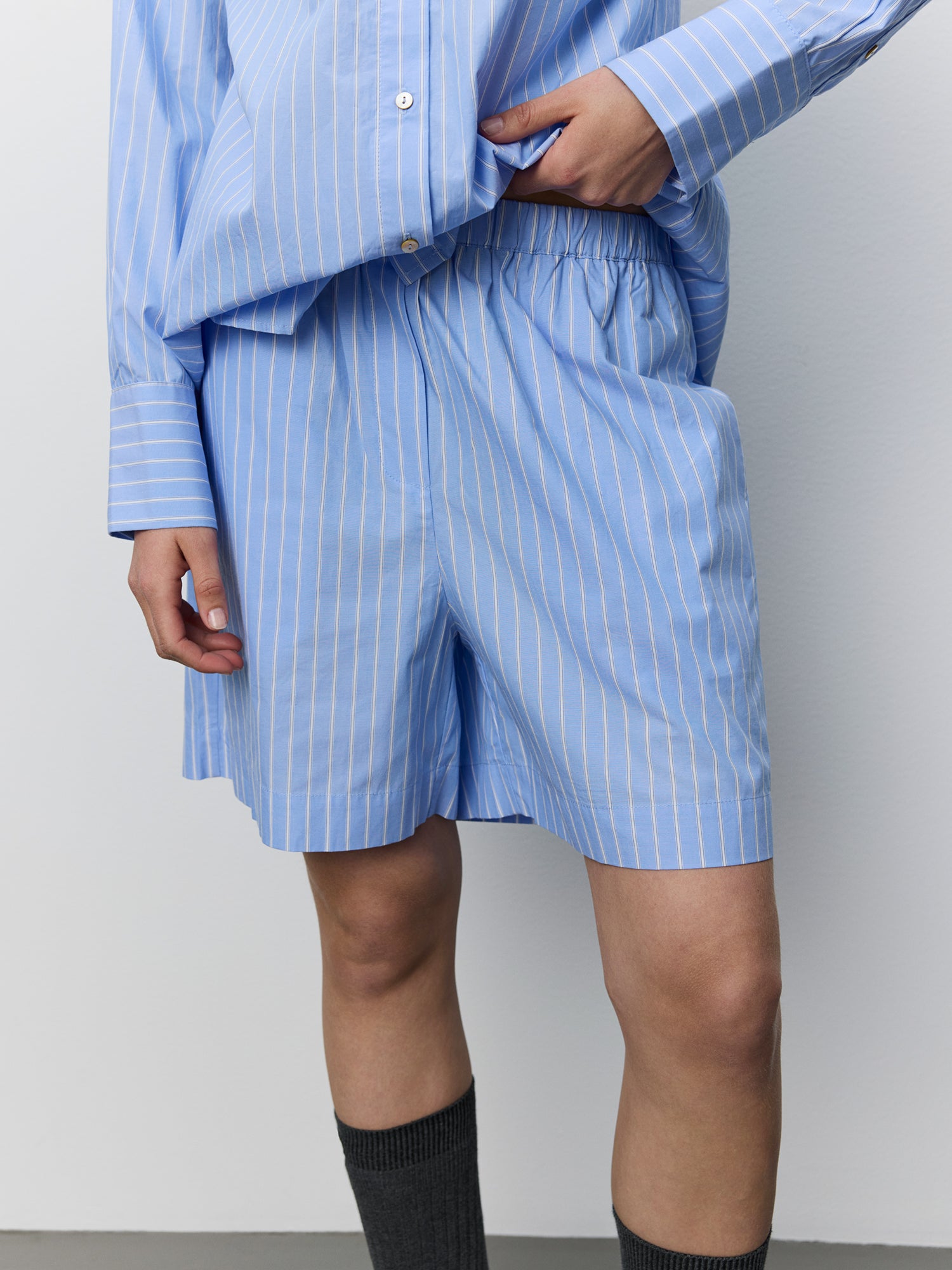 sofie-schnoor-women-snos739-appliesw-shorts-hellblau-gestreift image 5