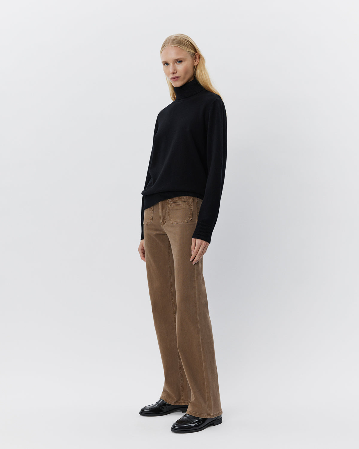 sofie-schnoor-women-nellsw-sweater-pullover-schwarz-wolle-rollkragen image 3