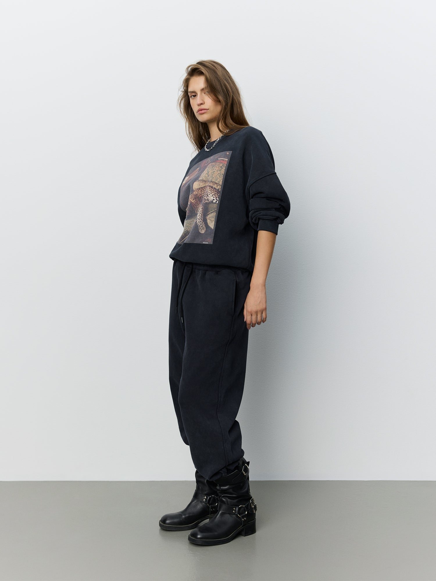 sofie-schnoor-women-paros-sweatshirt-washed-black-baumwolle image 3