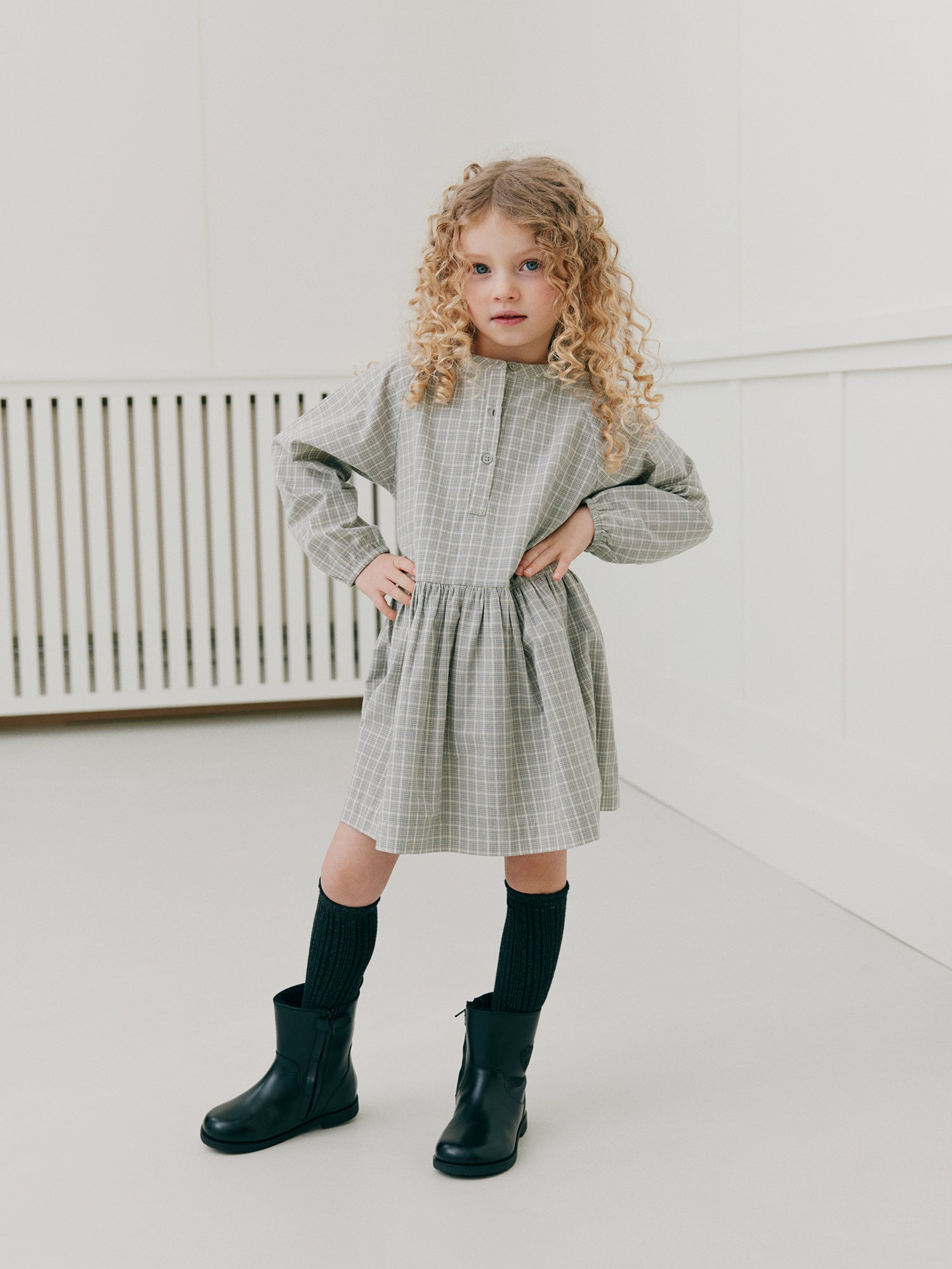 sofie-schnoor-indicakb-kleid-grau-kariert-baumwolle image 3
