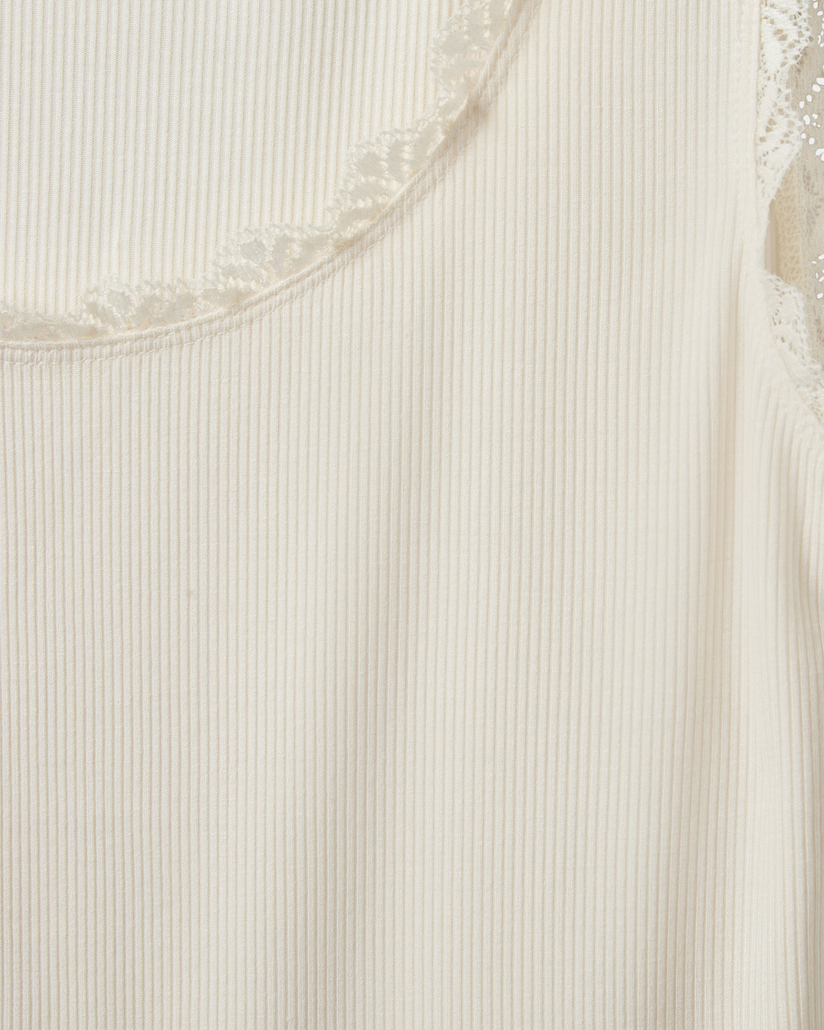 sofie-schnoor-women-ulrikke-top-off-white-spitze-slim-fit image 4