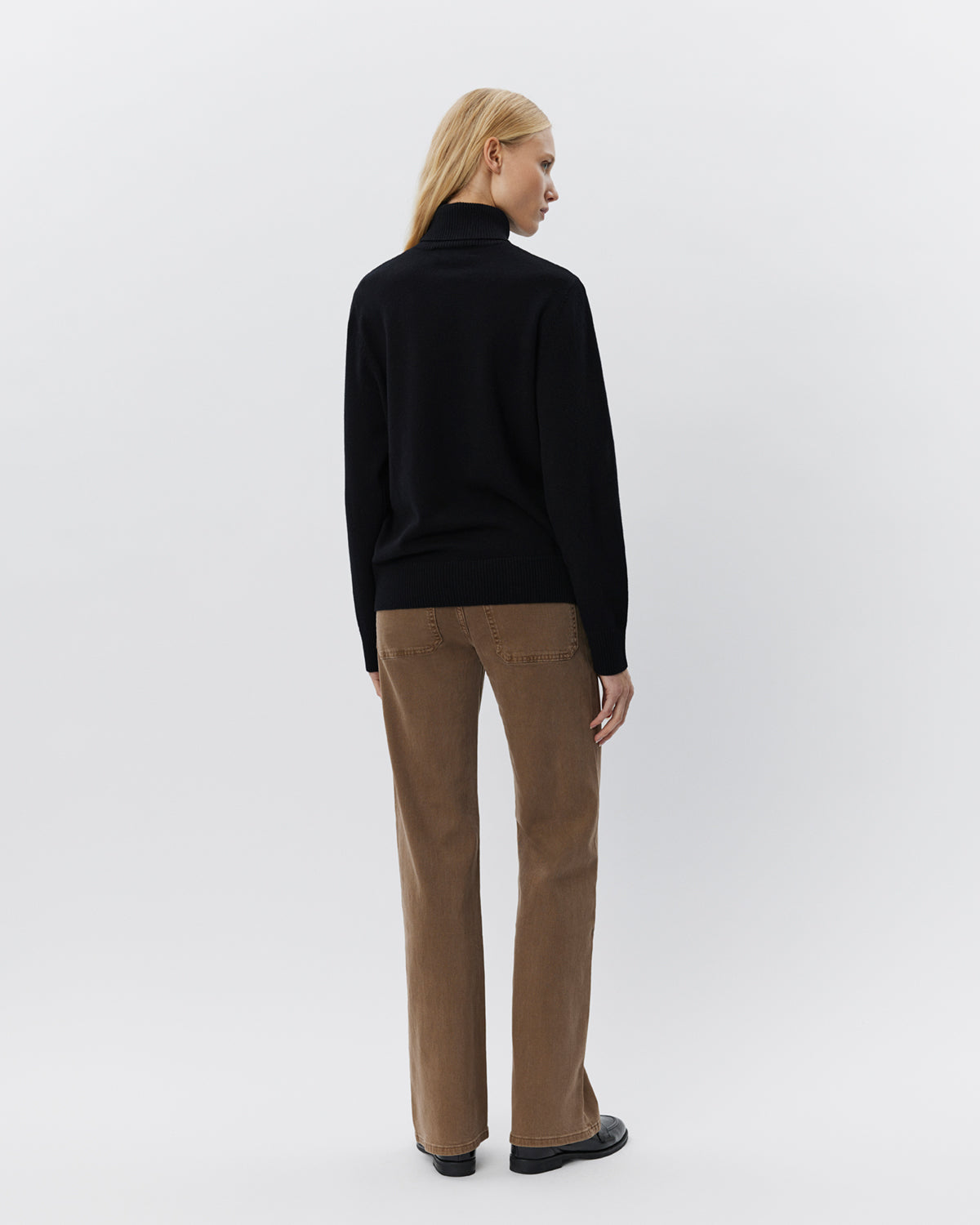 sofie-schnoor-women-nellsw-sweater-pullover-schwarz-wolle-rollkragen image 4