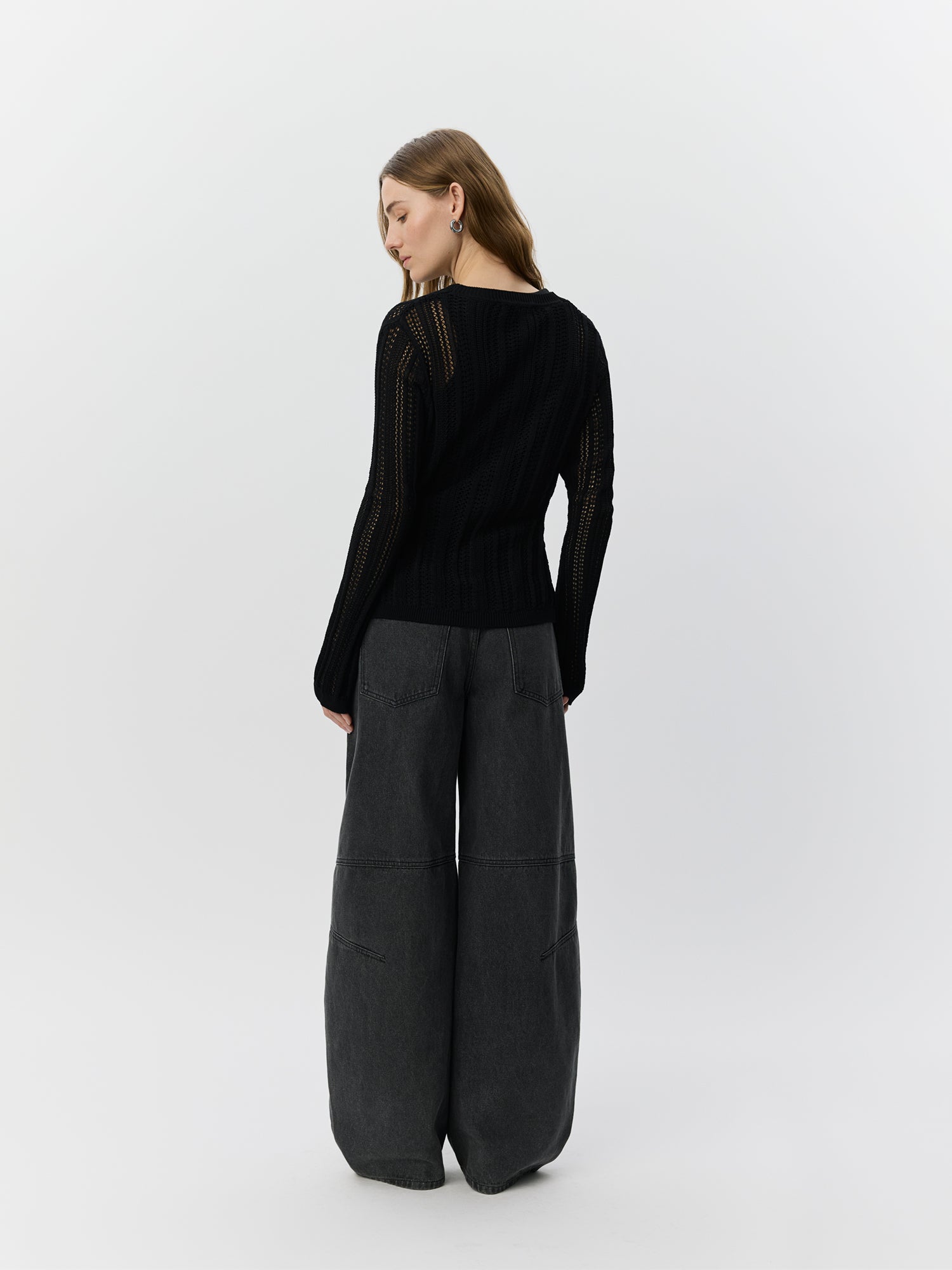 sofie-schnoor-women-ayrasw-strick-cardigan-schwarz-v-ausschnitt image 4
