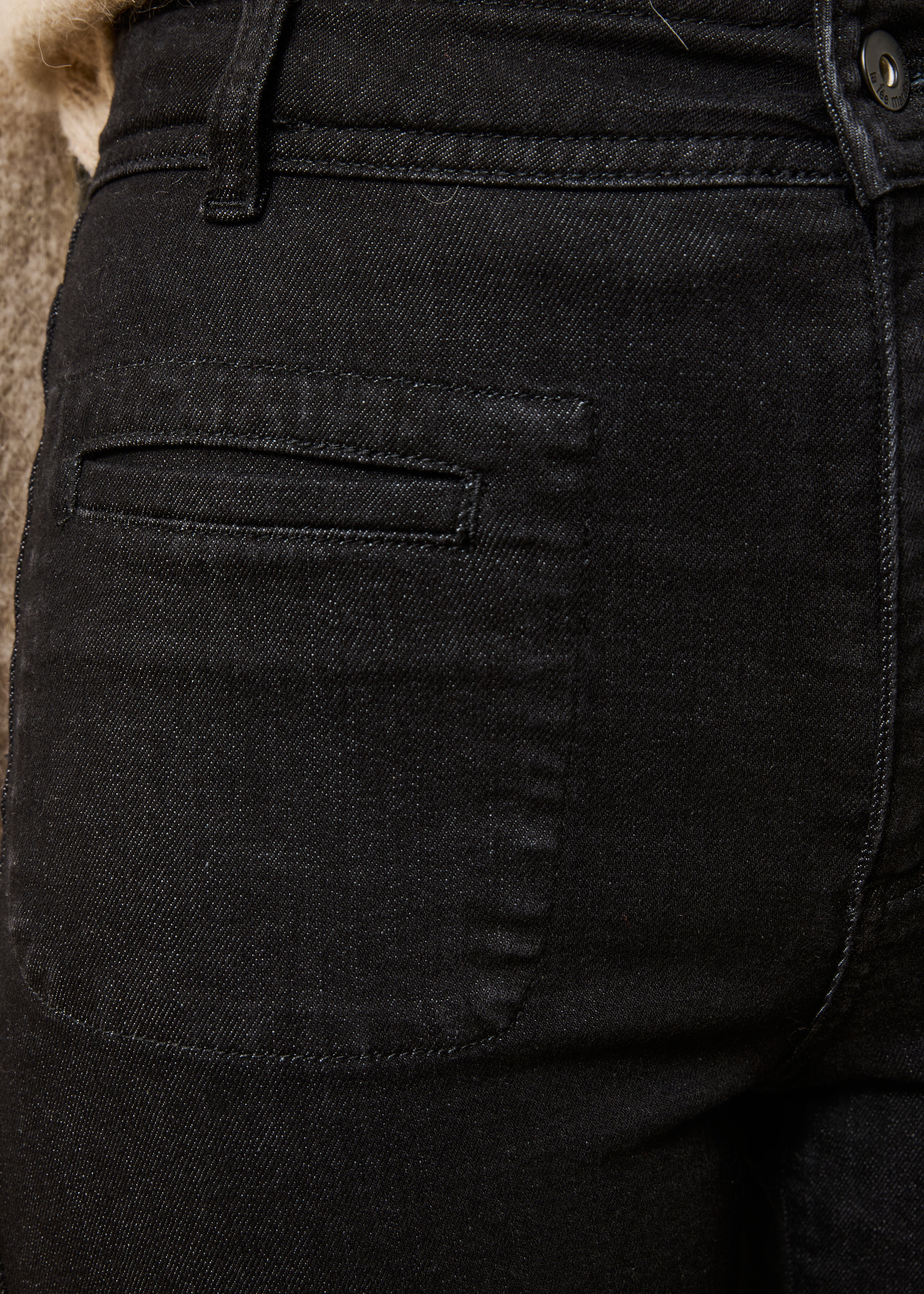 la-f-e-marabout-e-raikou-jeans-schwarz-bootcut-bio image 4