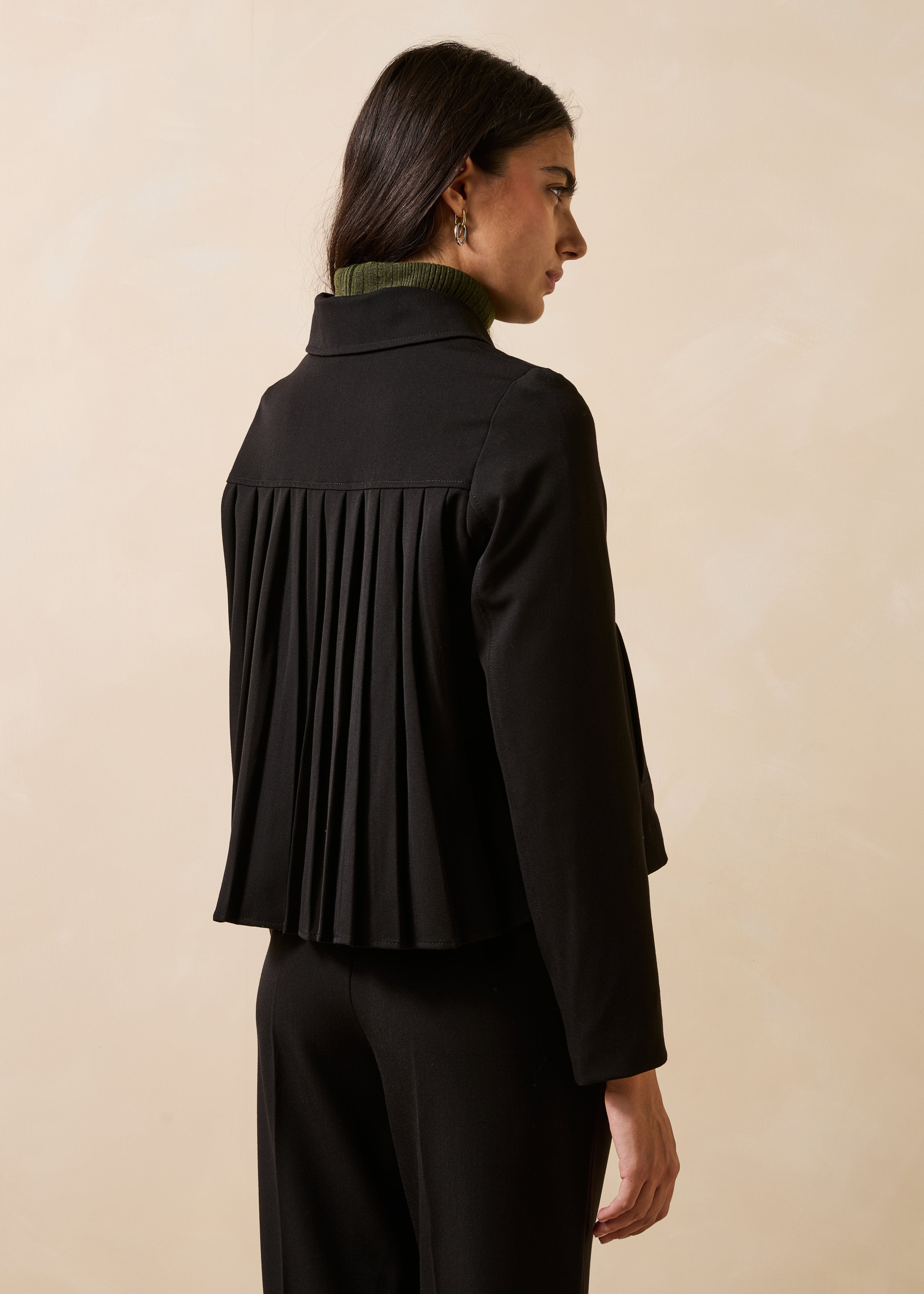 la-f-e-marabout-e-grenat-jacke-schwarz-kurz-plissee image 3