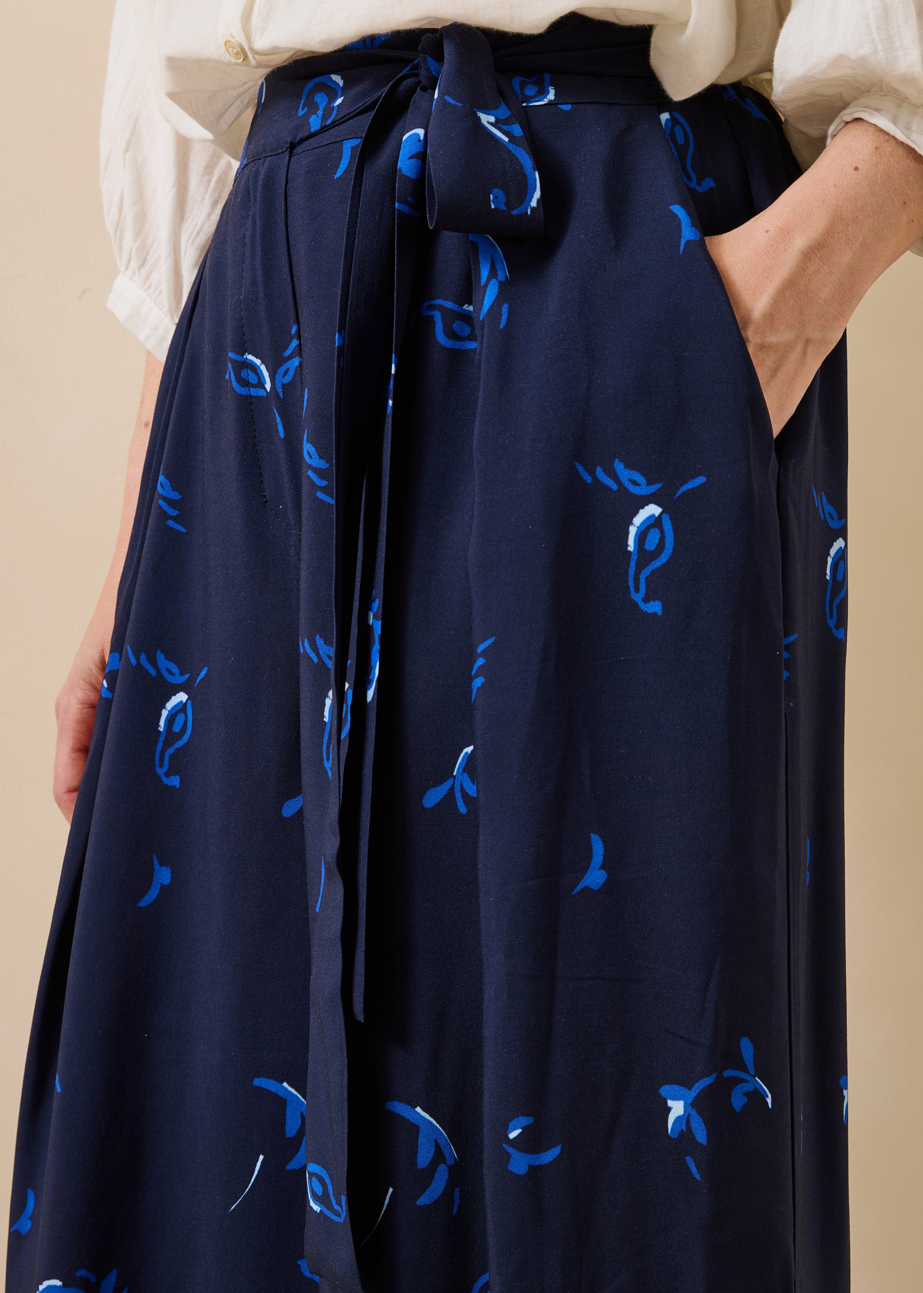 la-f-e-marabout-e-simba-hose-blau-weit-blumen-bindeg-rtel image 5