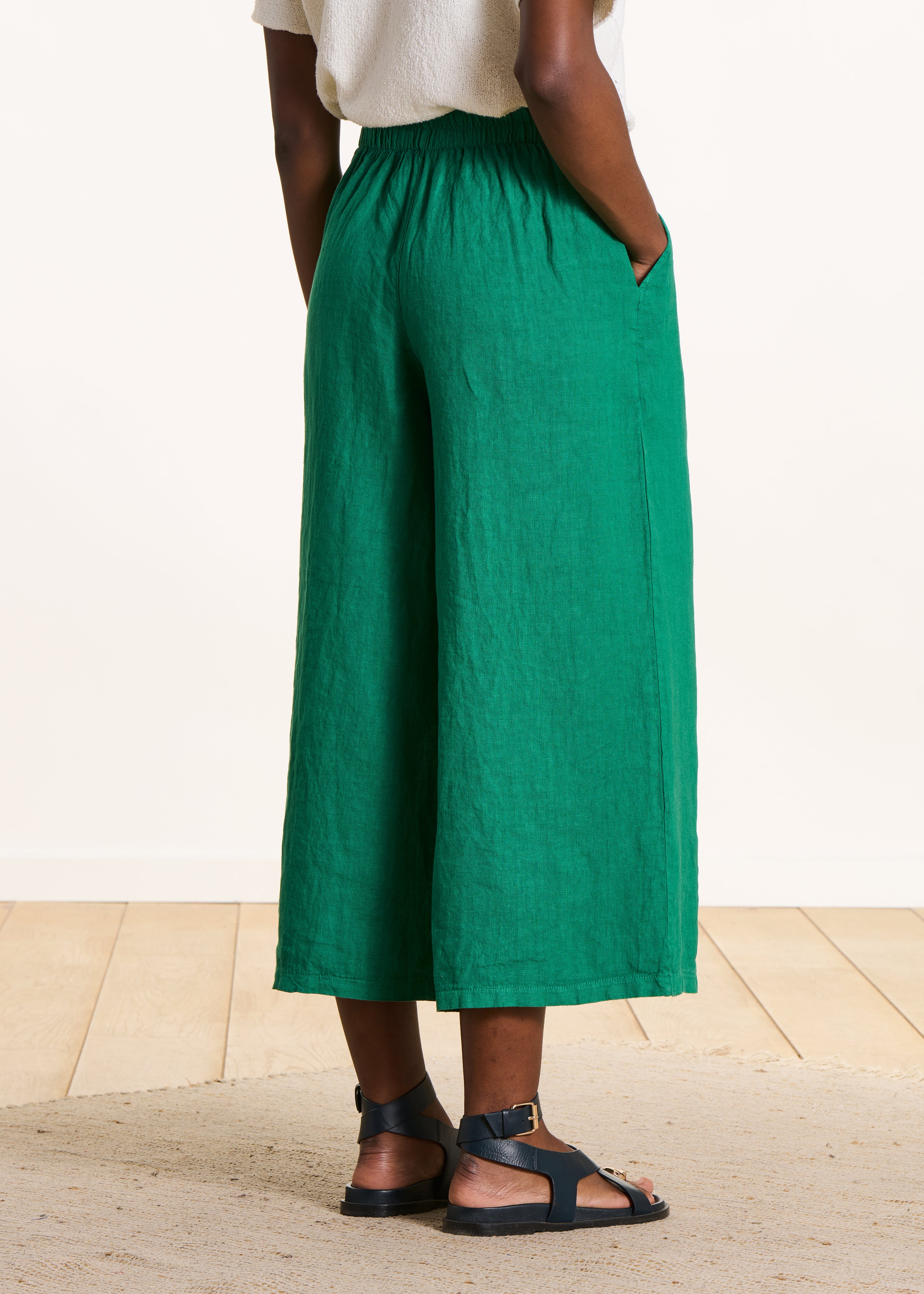 la-f-e-marabout-e-fimba-hose-gr-n-leinen-cropped-weit image 3