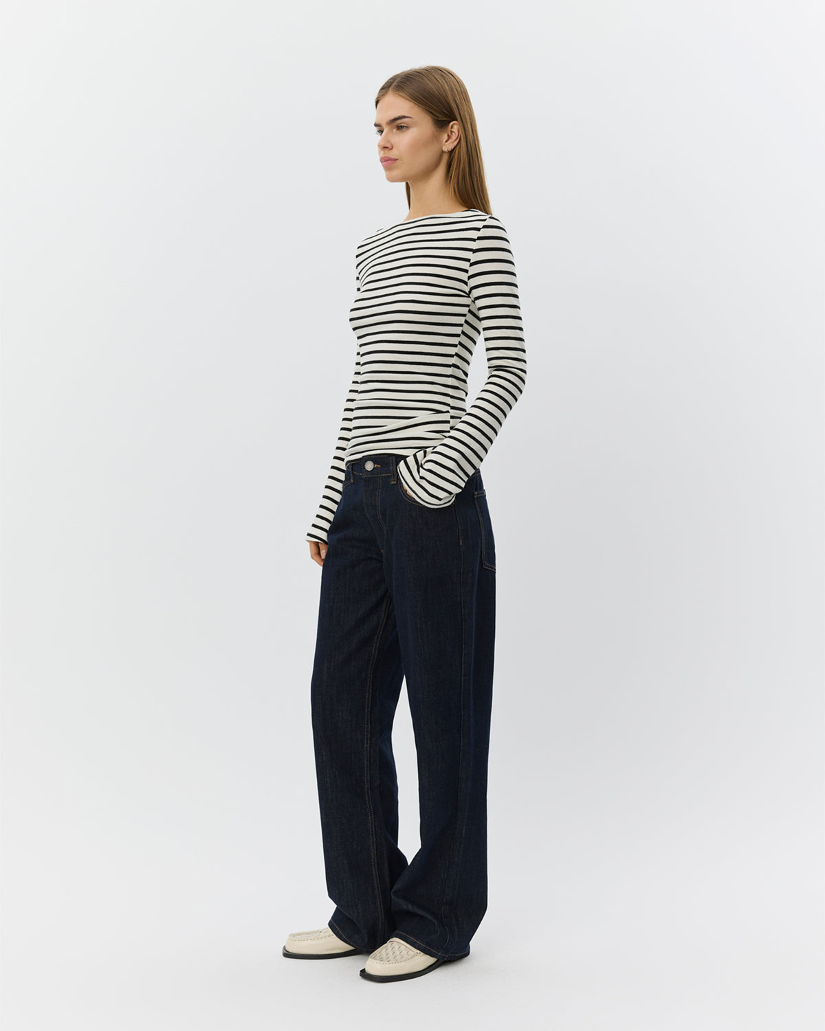 sofie-schnoor-cecesw-langarmshirt-wei-gestreift-bootsausschnitt image 3