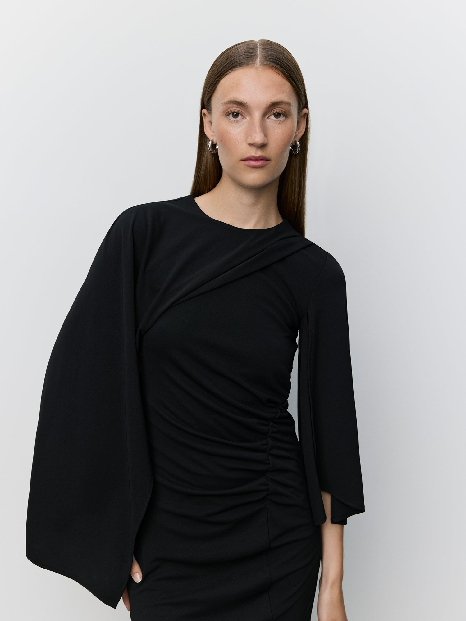 sofie-schnoor-carliasw-mini-dress-kleid-schwarz-cape image 5