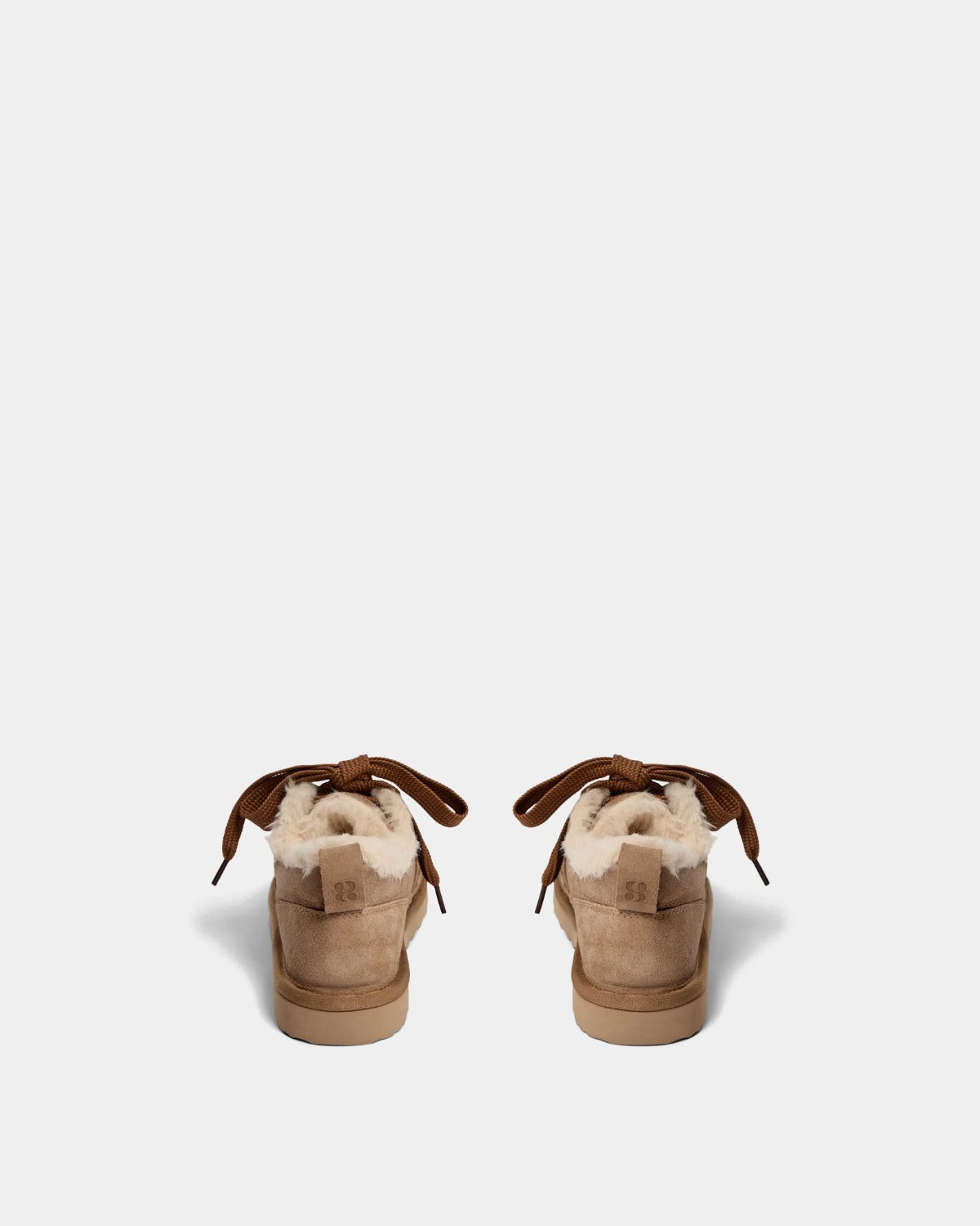 sofie-schnoor-young-dictiesy-teddy-boot-tan-sneaker-look image 4