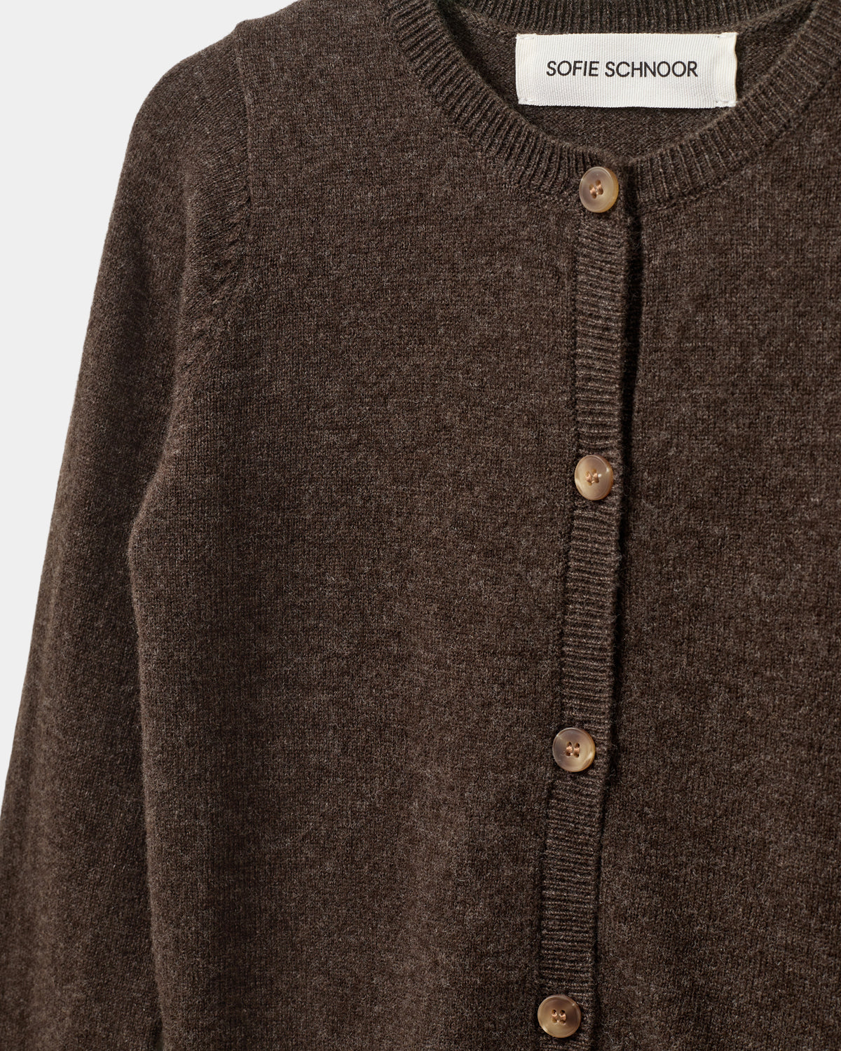 sofie-schnoor-kids-cissesk-cardigan-brown-fudge-wolle image 3